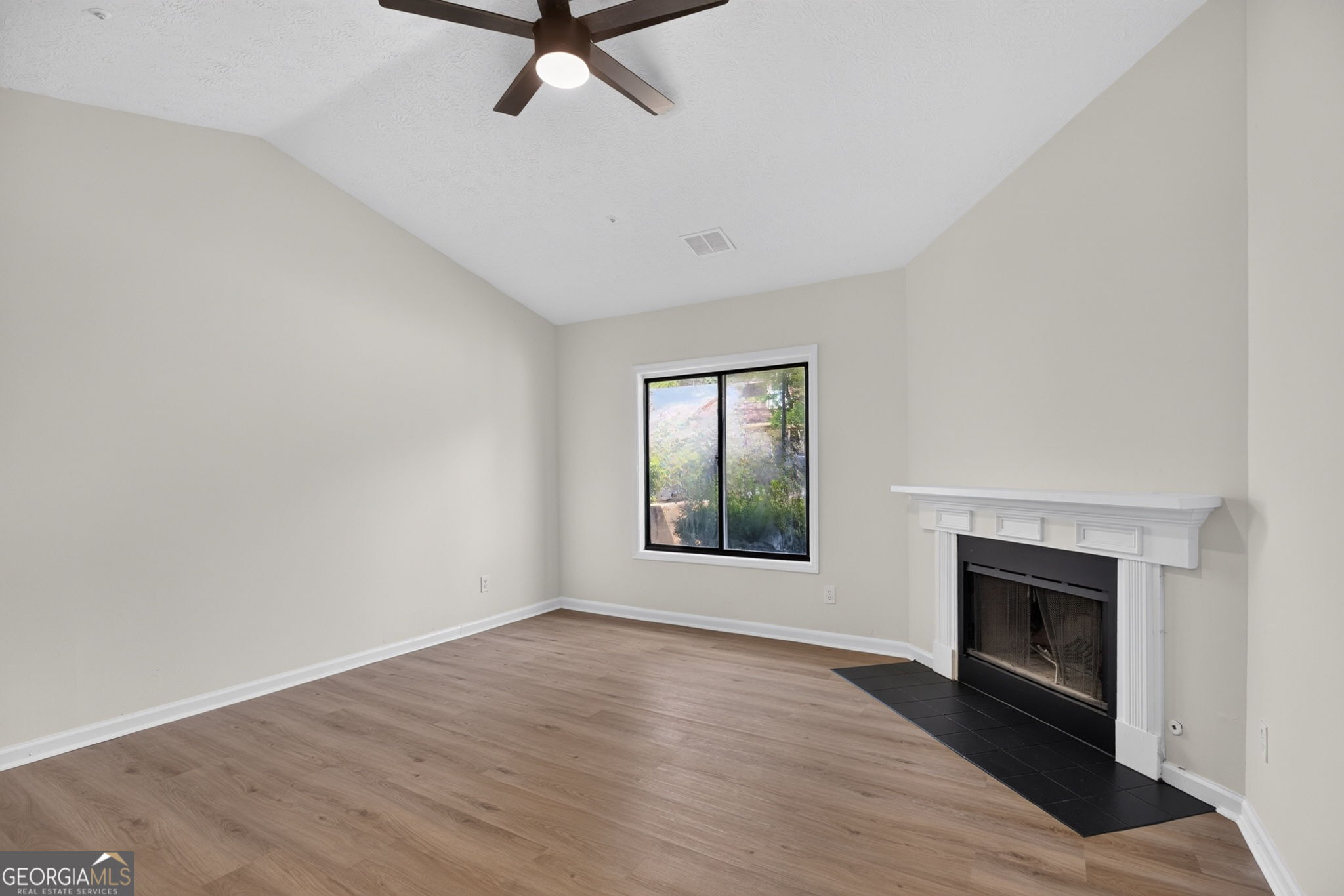 1555 Burnstone Drive Property Photo 6
