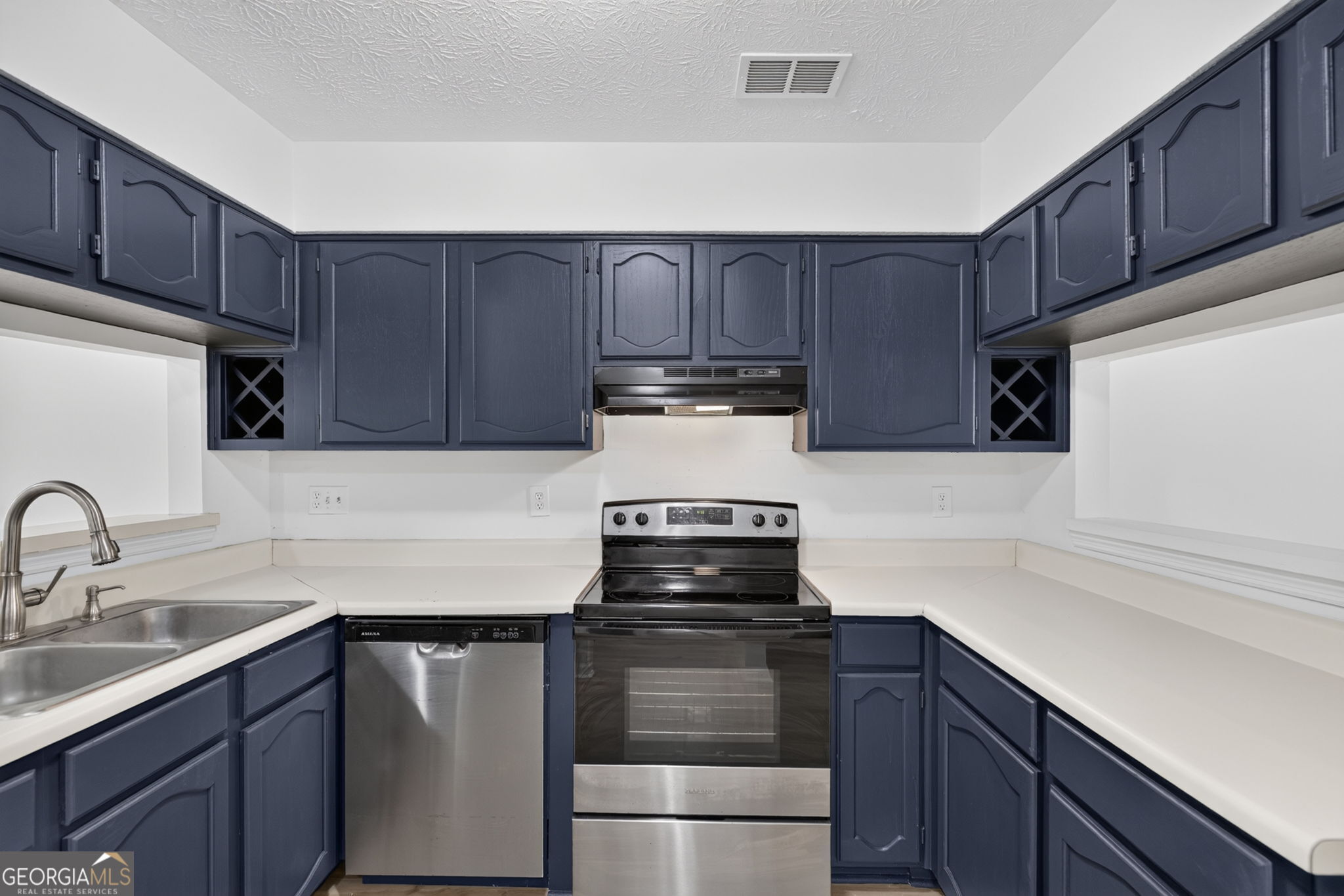 1555 Burnstone Drive Property Photo 8