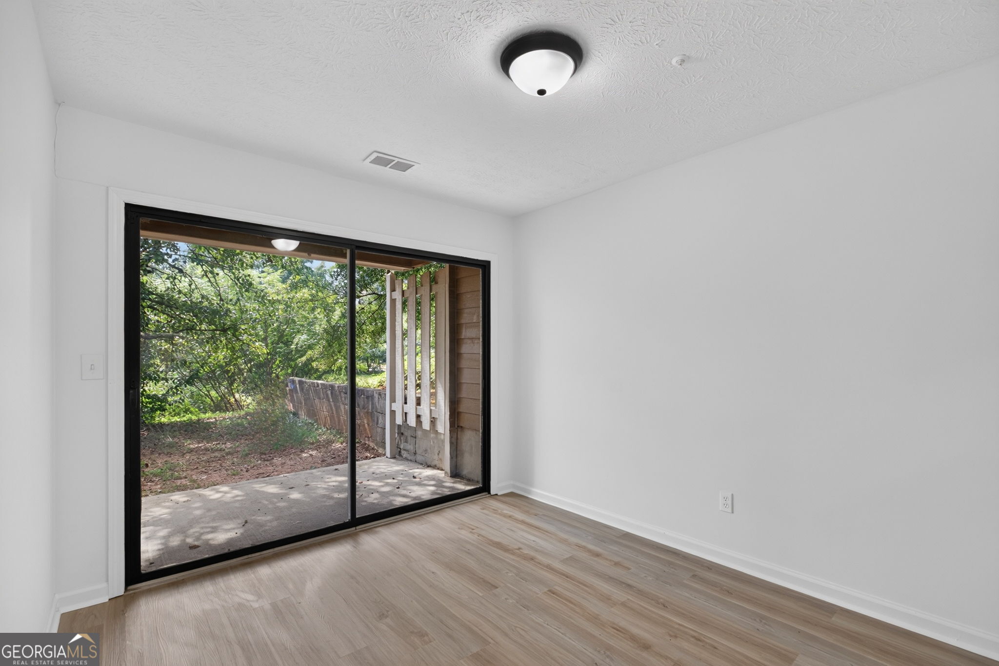 1555 Burnstone Drive Property Photo 11