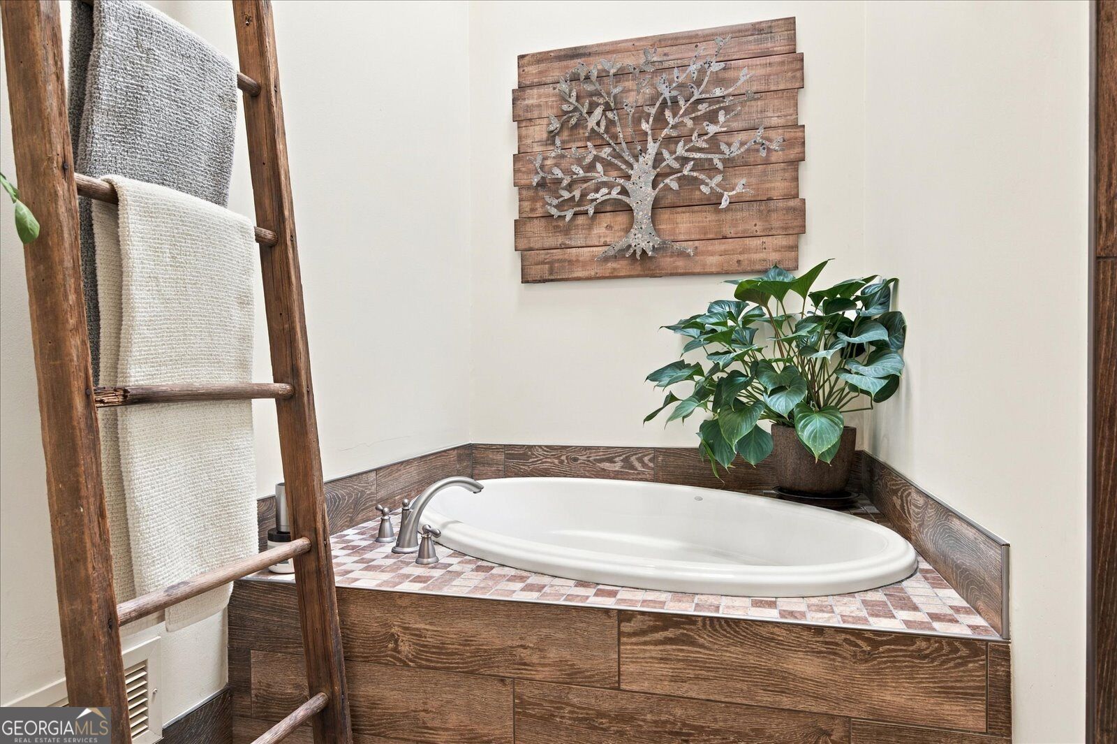 515 Silver Pine Trail Property Photo 41