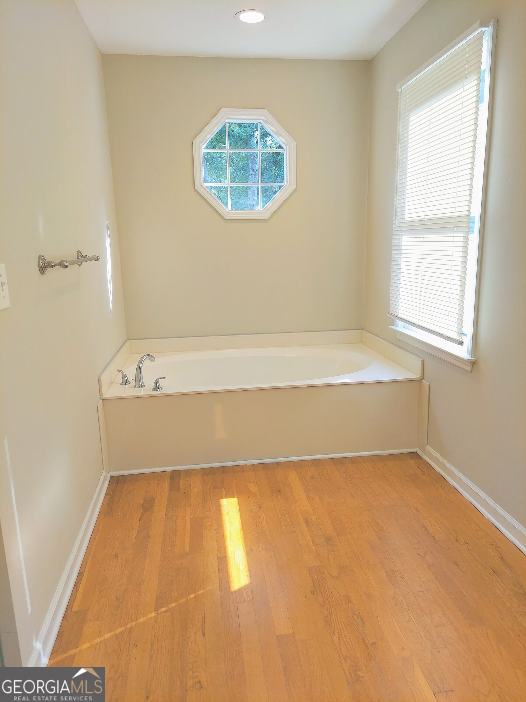 3188 Country Club Court Nw Property Photo 16