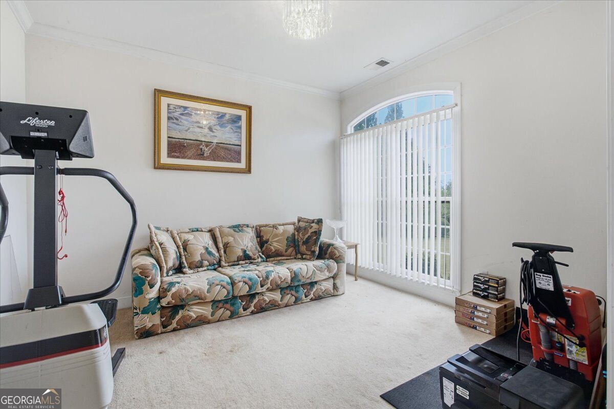 140 Lake Lucinda Drive Property Photo 5