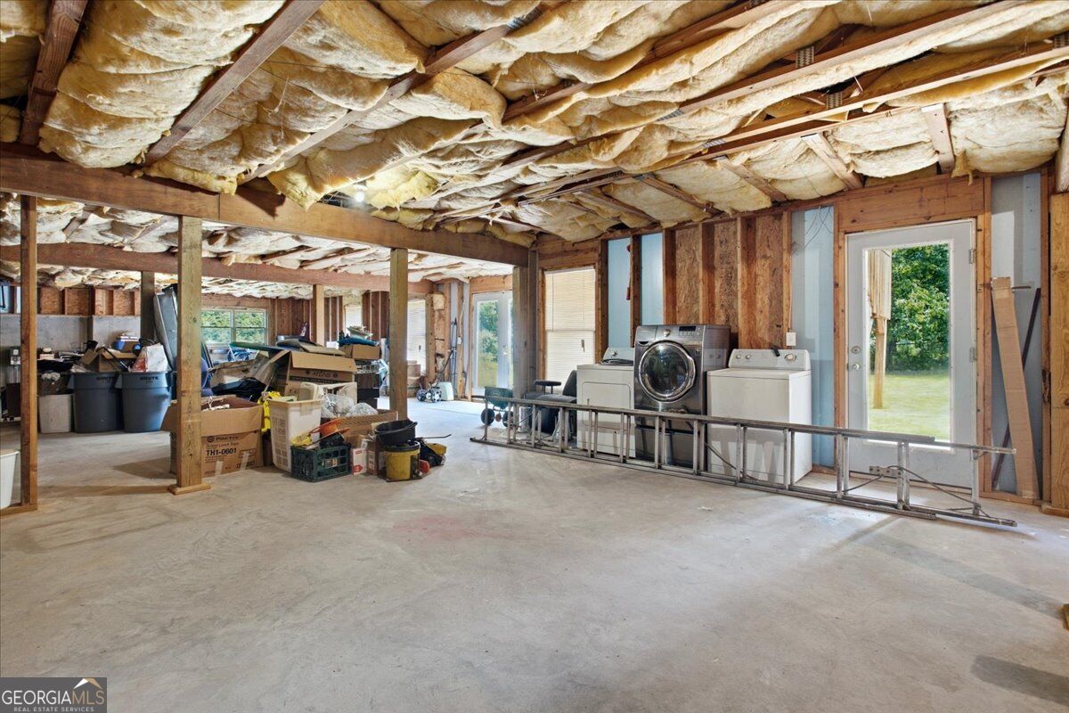 140 Lake Lucinda Drive Property Photo 23