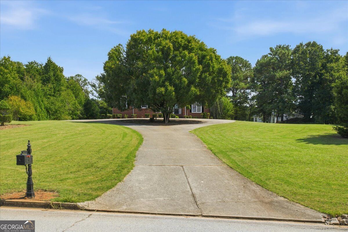140 Lake Lucinda Drive Property Photo 24