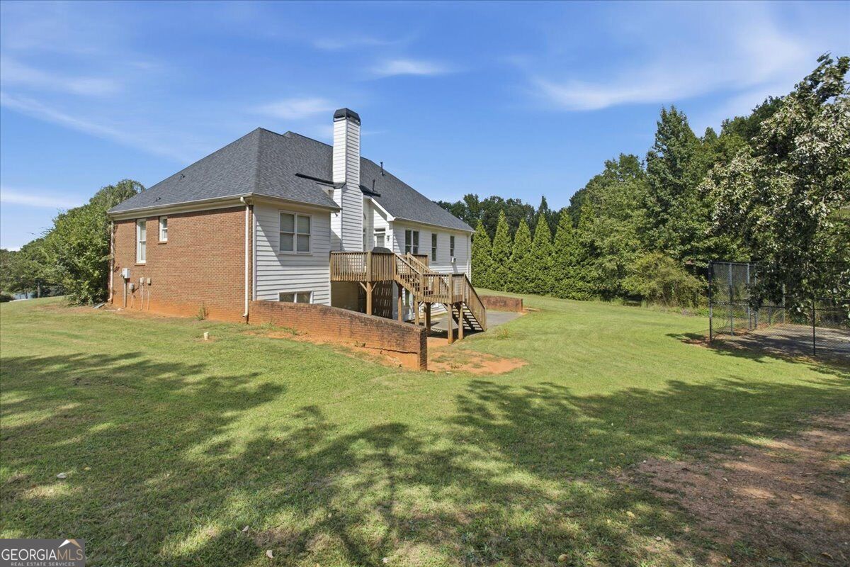 140 Lake Lucinda Drive Property Photo 35