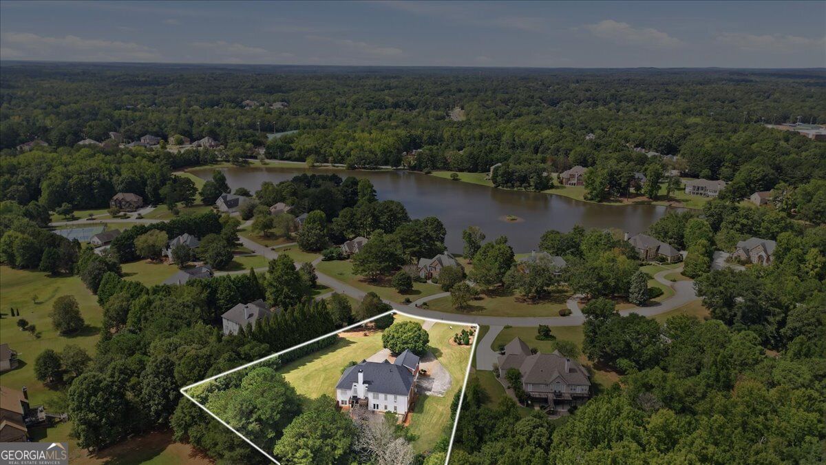 140 Lake Lucinda Drive Property Photo 37
