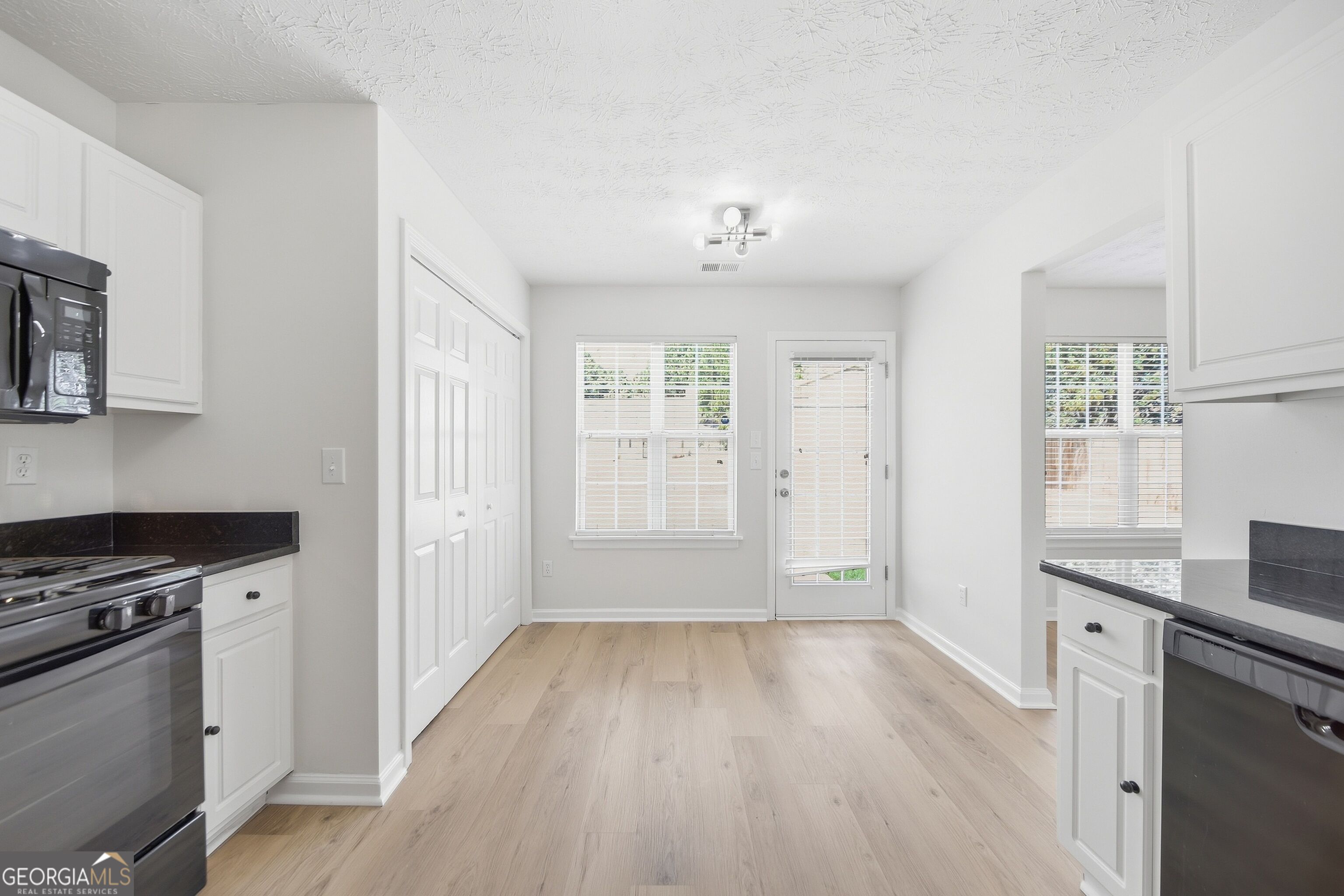 2479 Feathertree Lane Property Photo 2