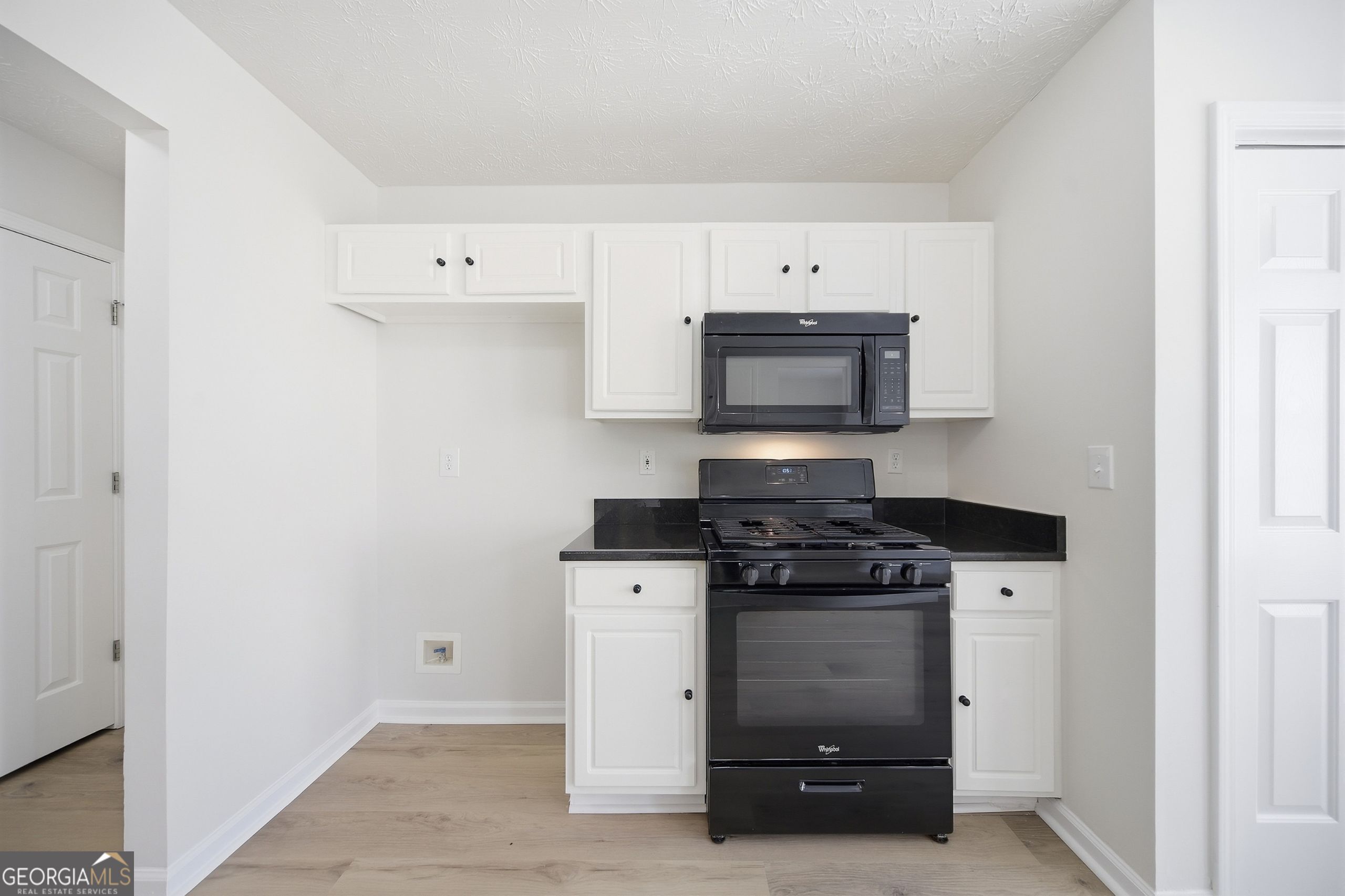 2479 Feathertree Lane Property Photo 4