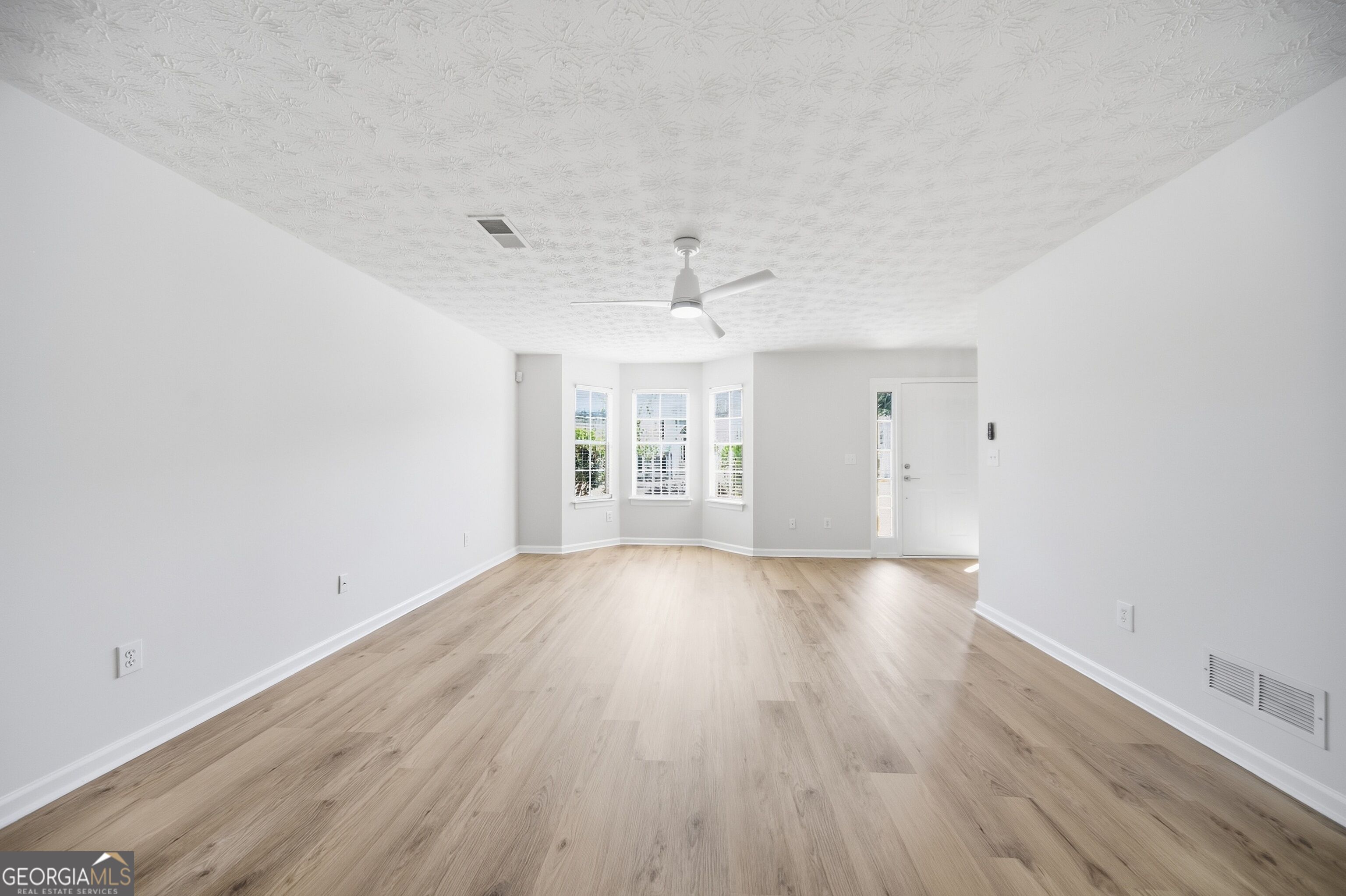 2479 Feathertree Lane Property Photo 6
