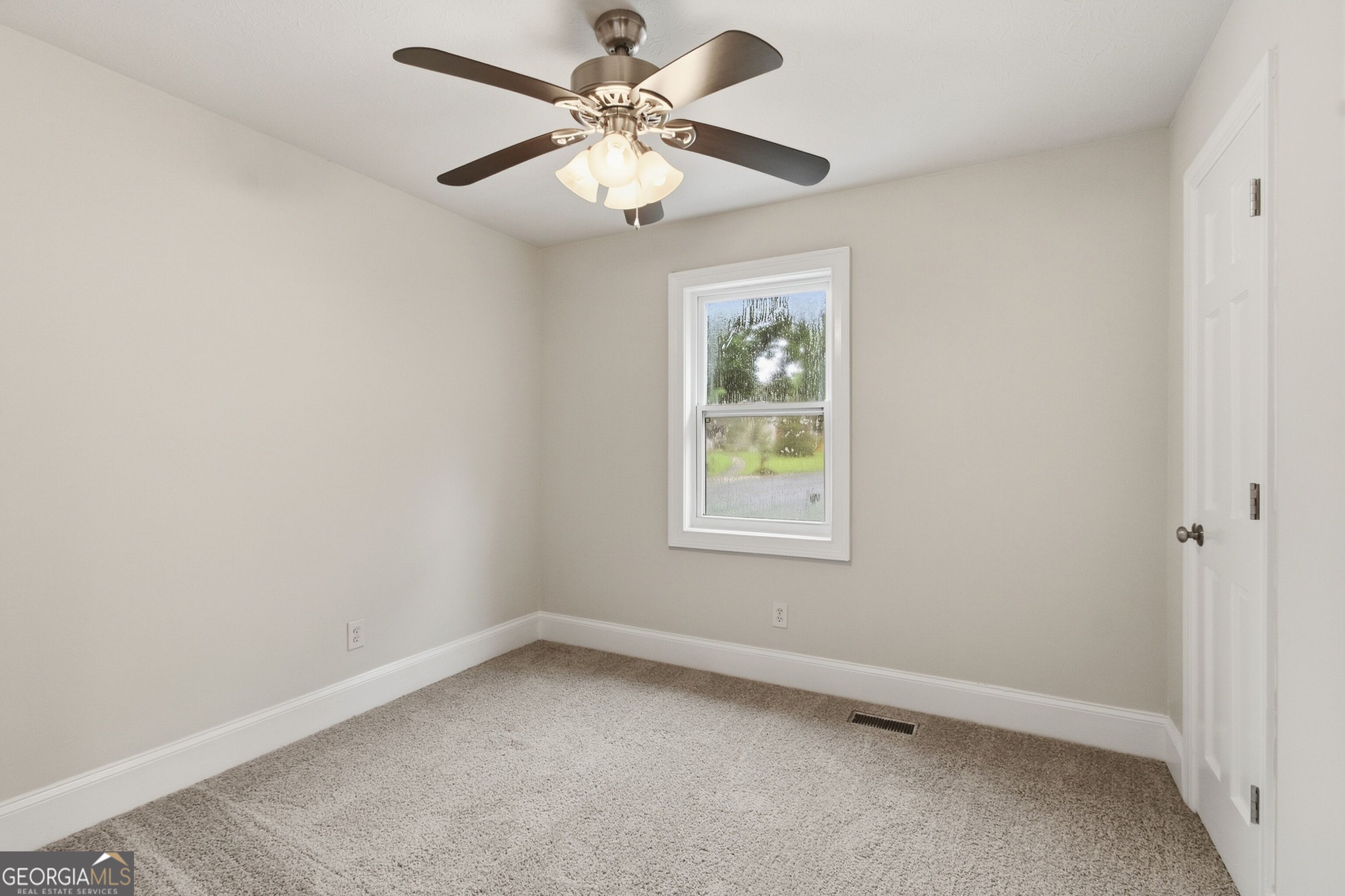 3240 Valley View Street Property Photo 4