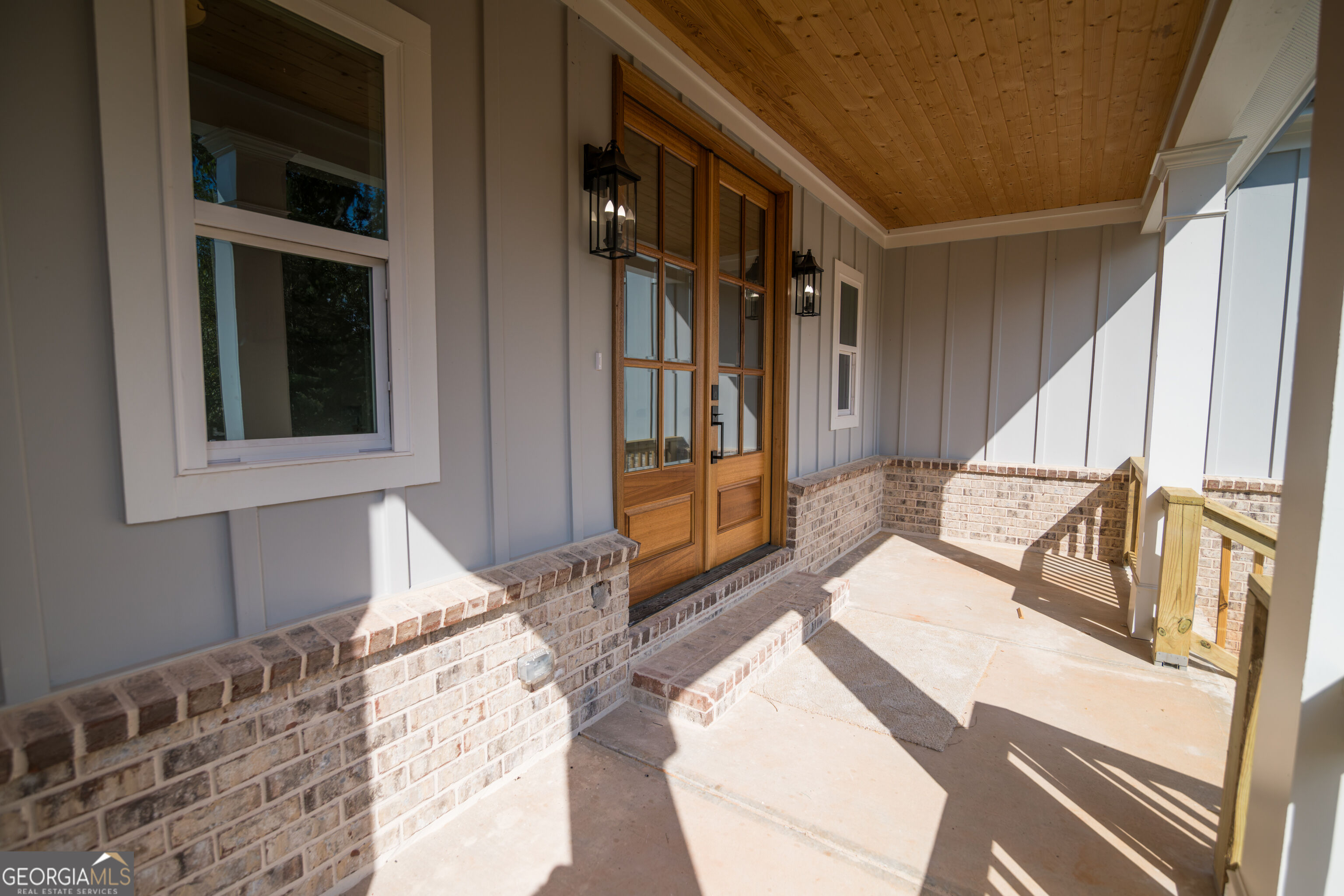 5855 Canterbury Way Property Photo 5