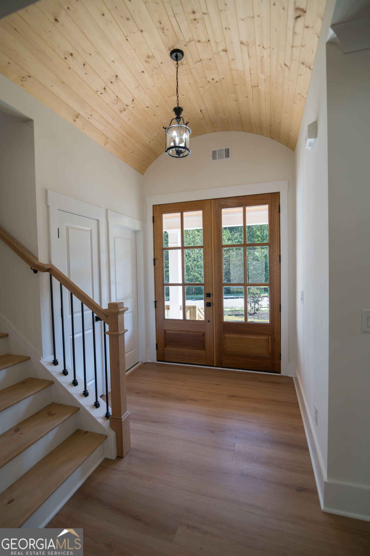 5855 Canterbury Way Property Photo 7