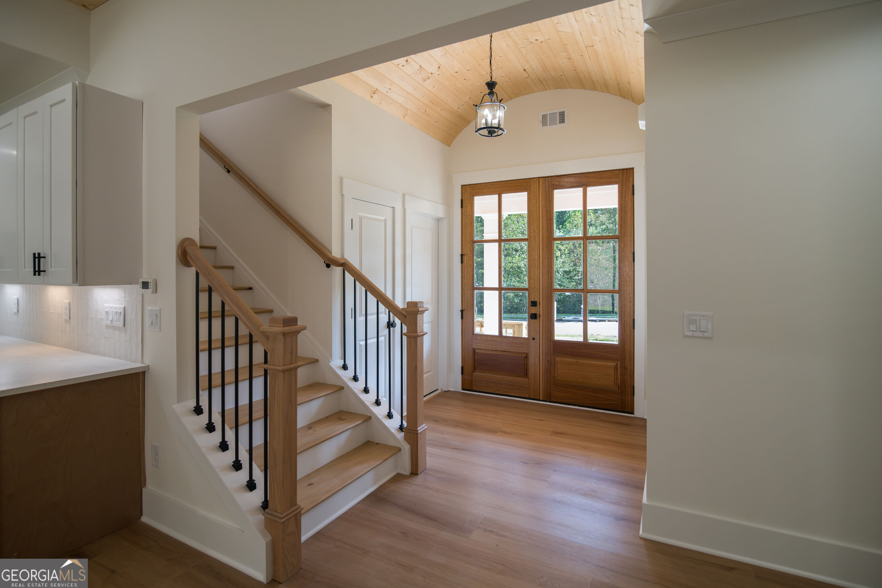 5855 Canterbury Way Property Photo 8