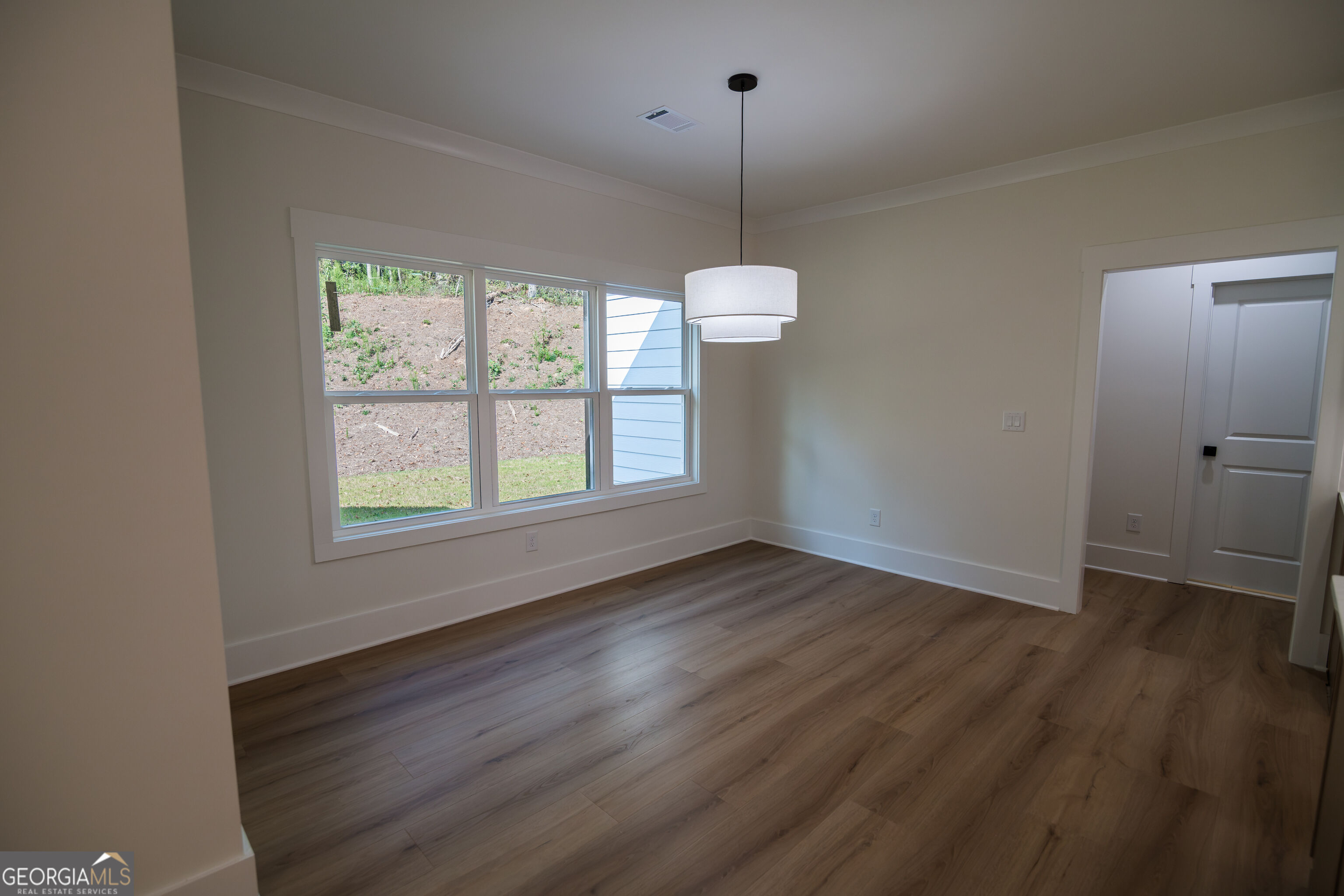 5855 Canterbury Way Property Photo 13