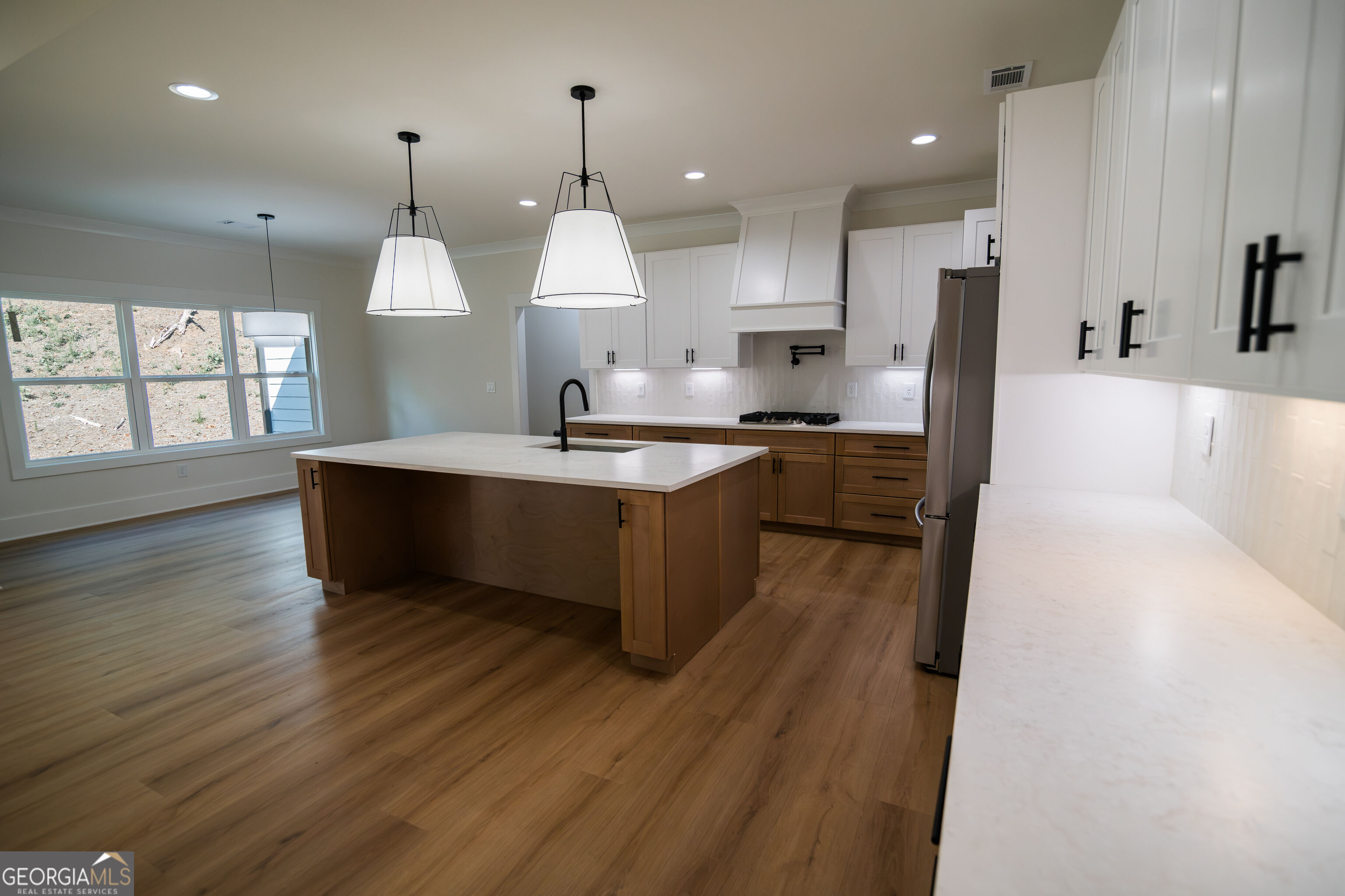 5855 Canterbury Way Property Photo 16