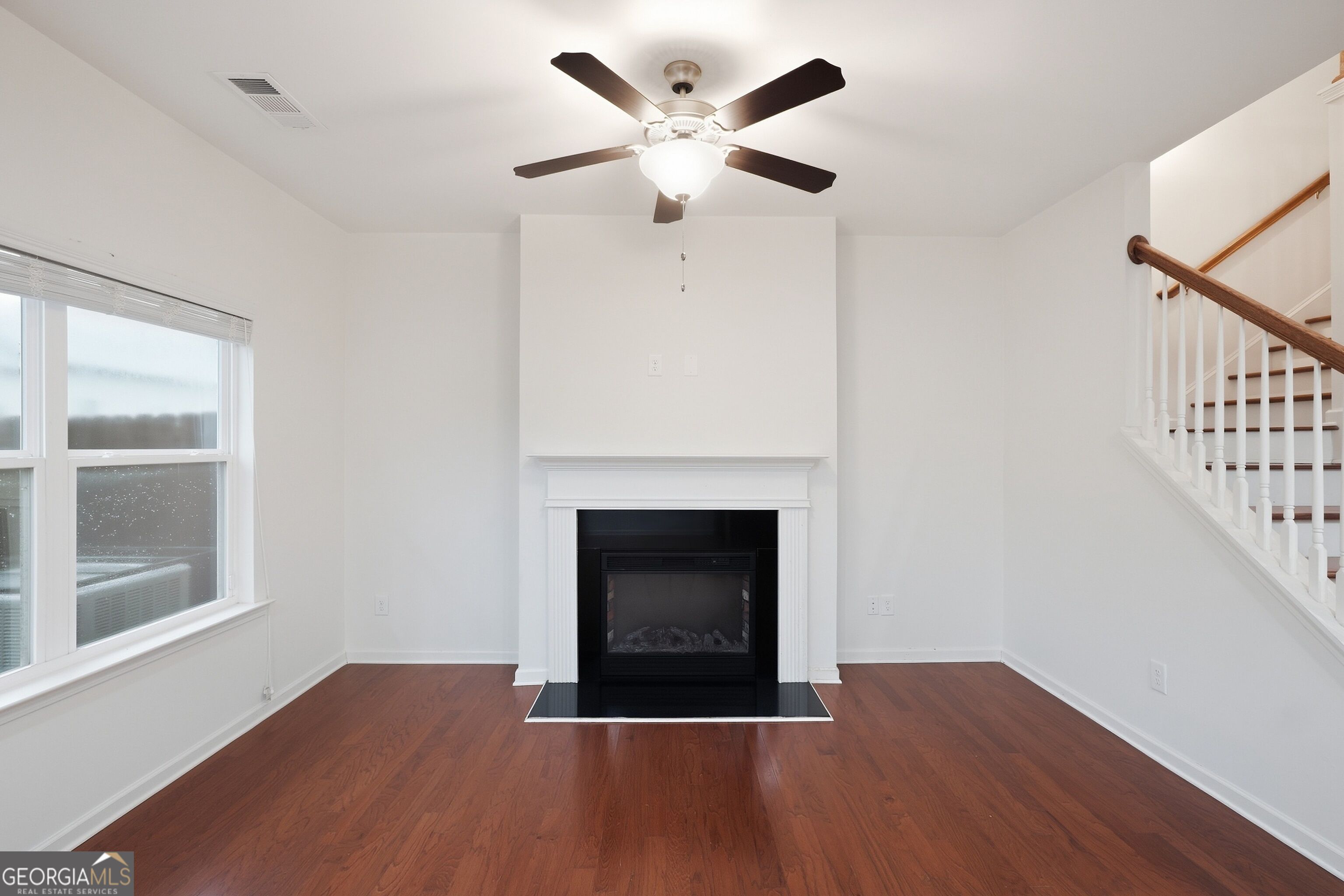 5267 Mill Way Property Photo 3