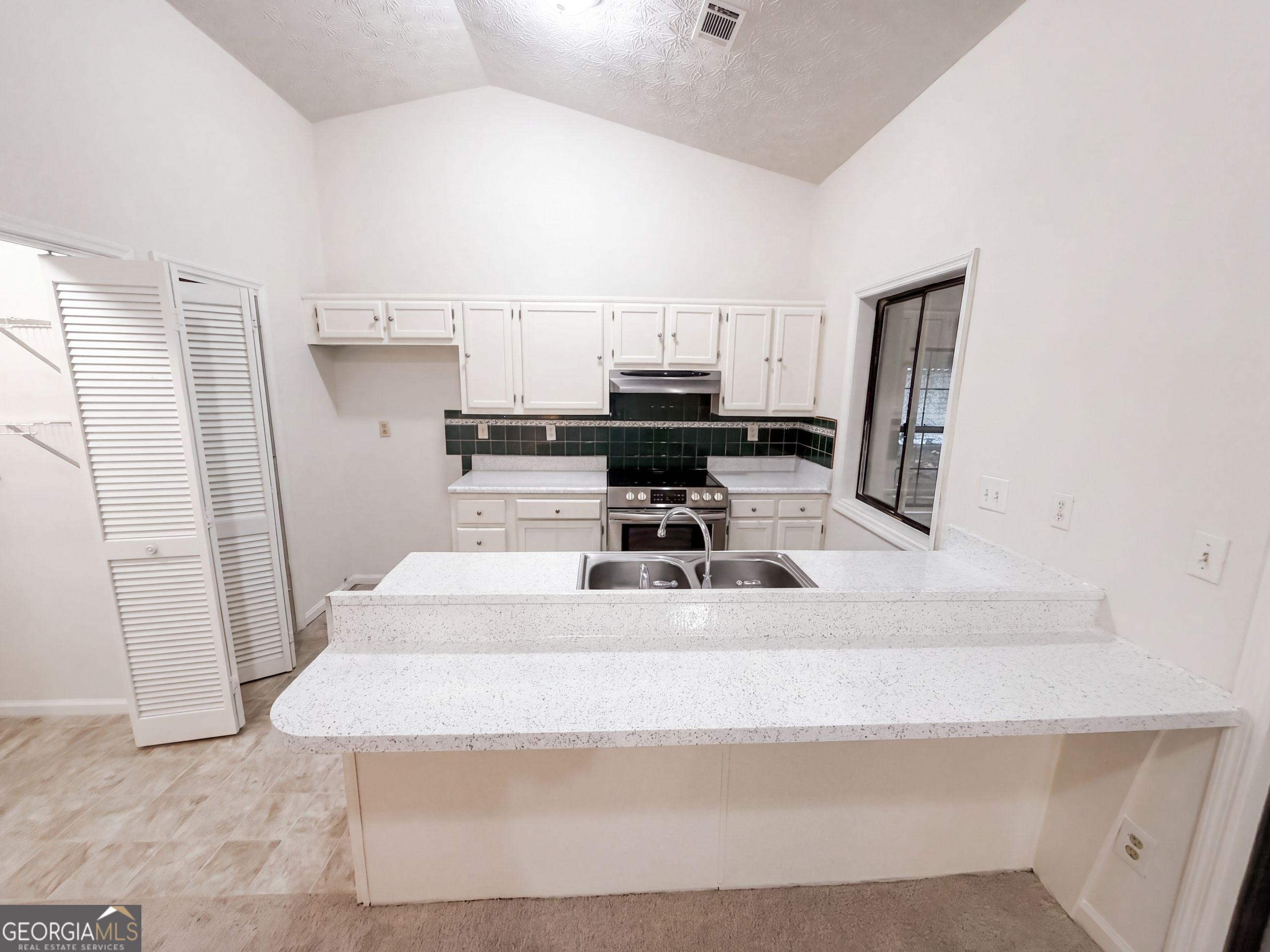 5330 Garvey Drive Property Photo 2