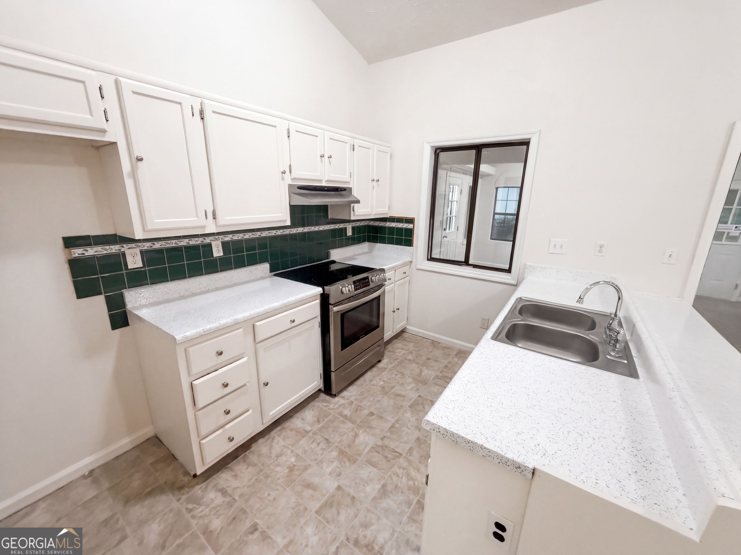 5330 Garvey Drive Property Photo 8