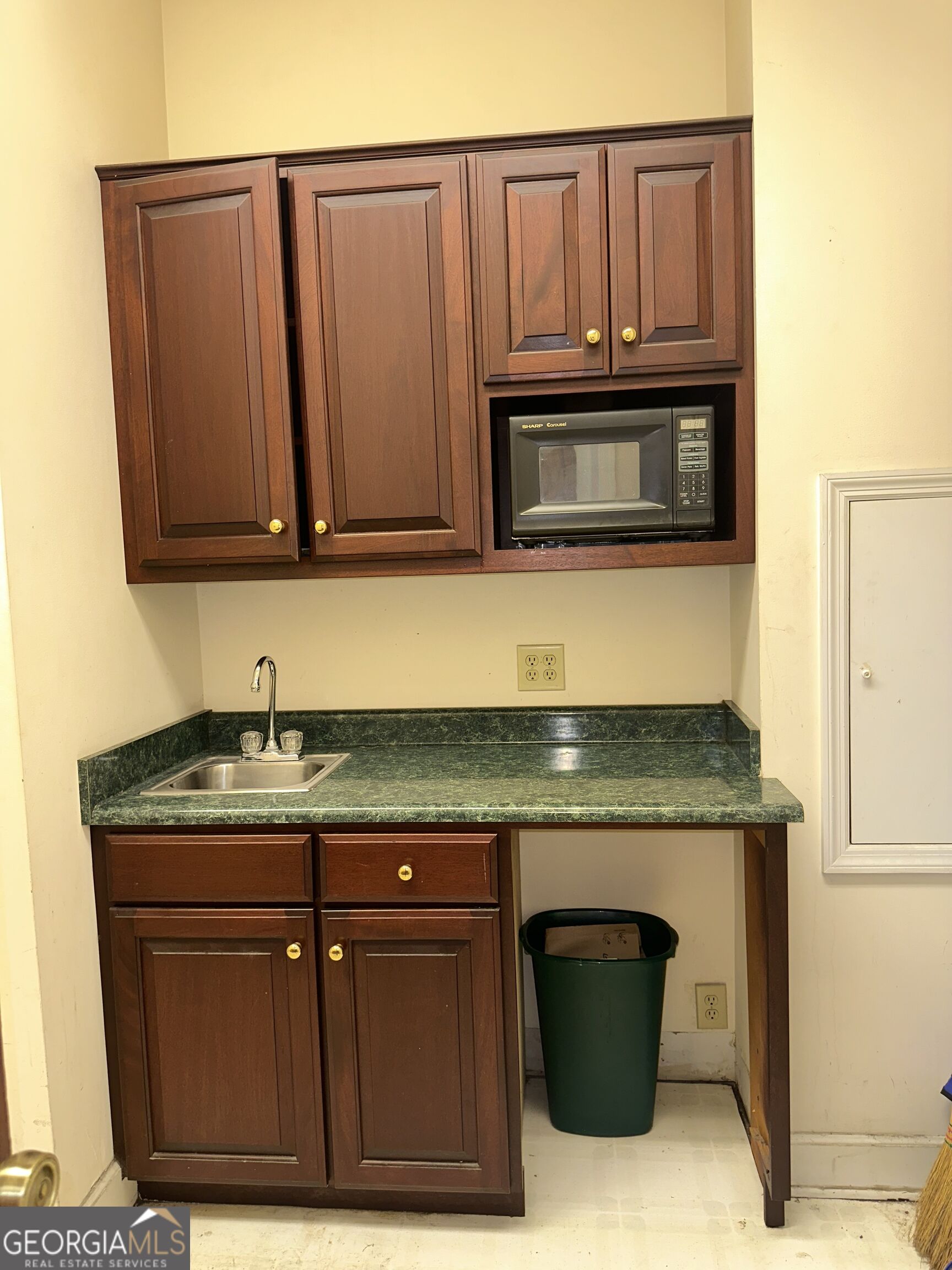 109 S Jefferson Street Property Photo 8