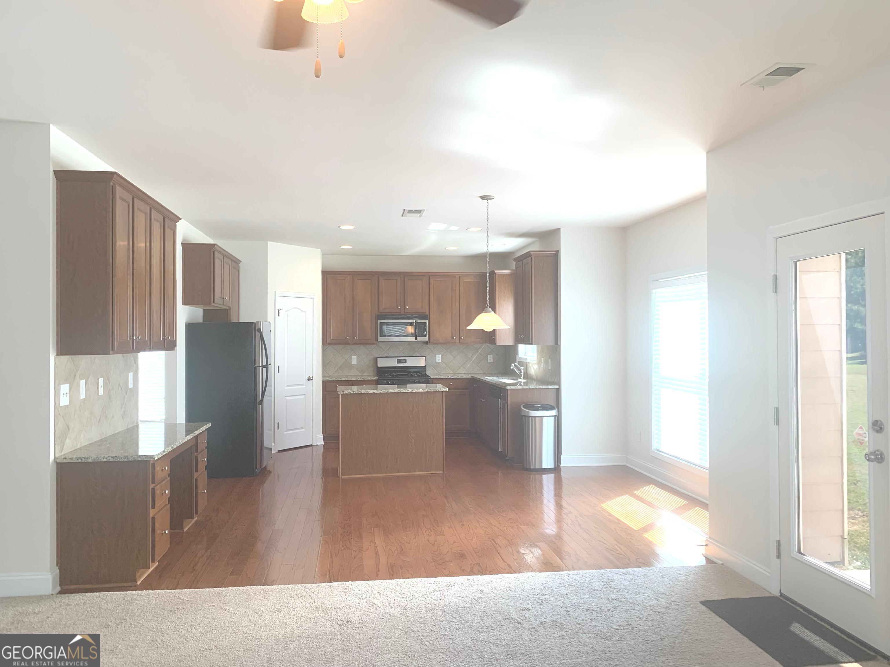 2118 Water Mill Court Property Photo 2