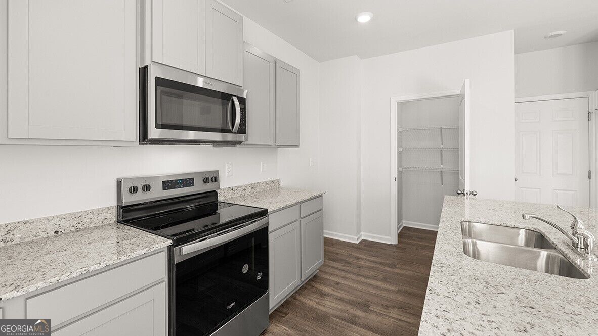 8176 Coldstream Drive Property Photo 7