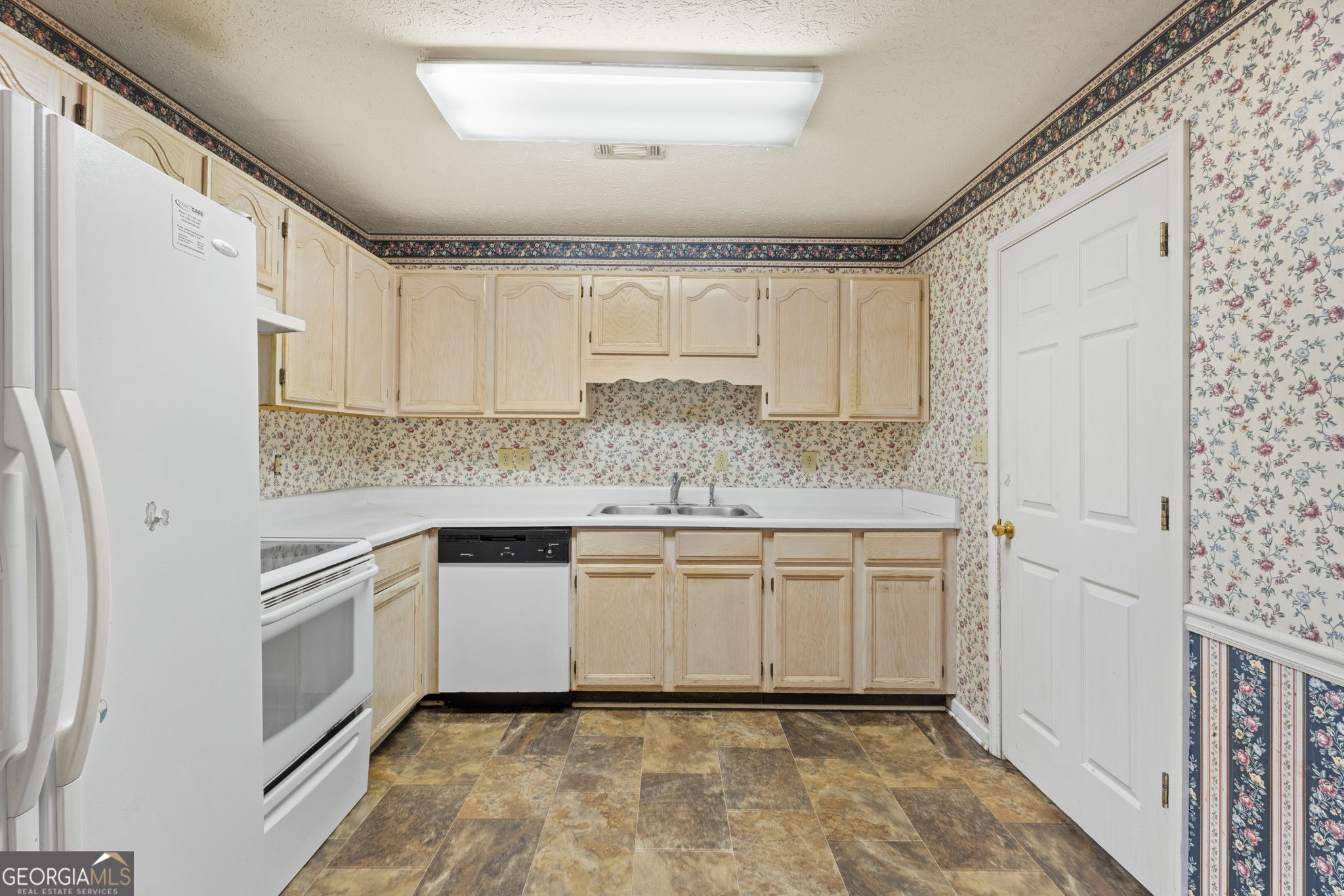 8 Oak Street Property Photo 10