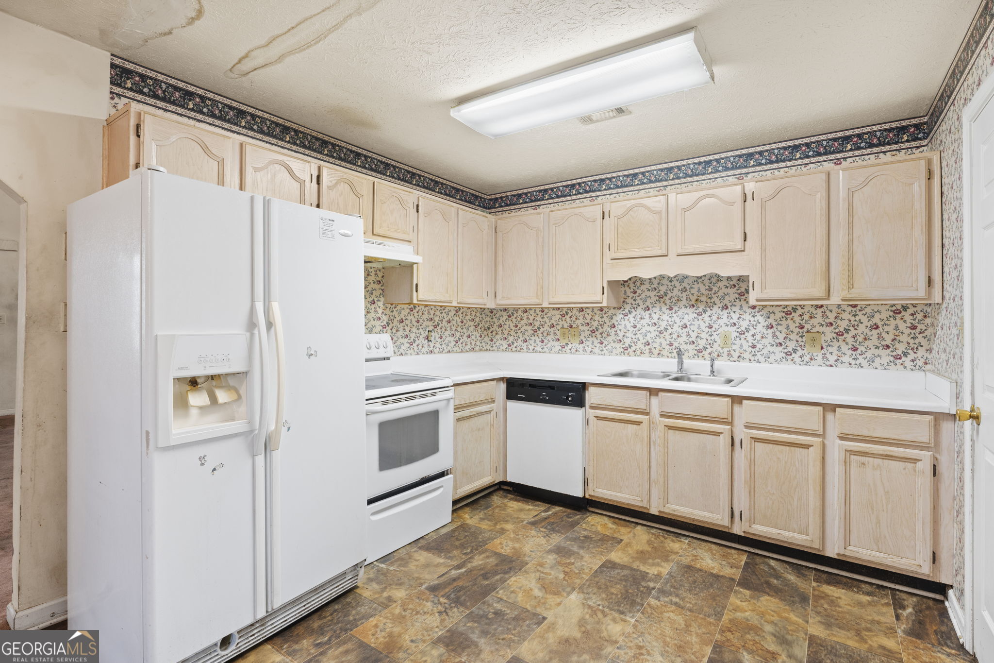 8 Oak Street Property Photo 11