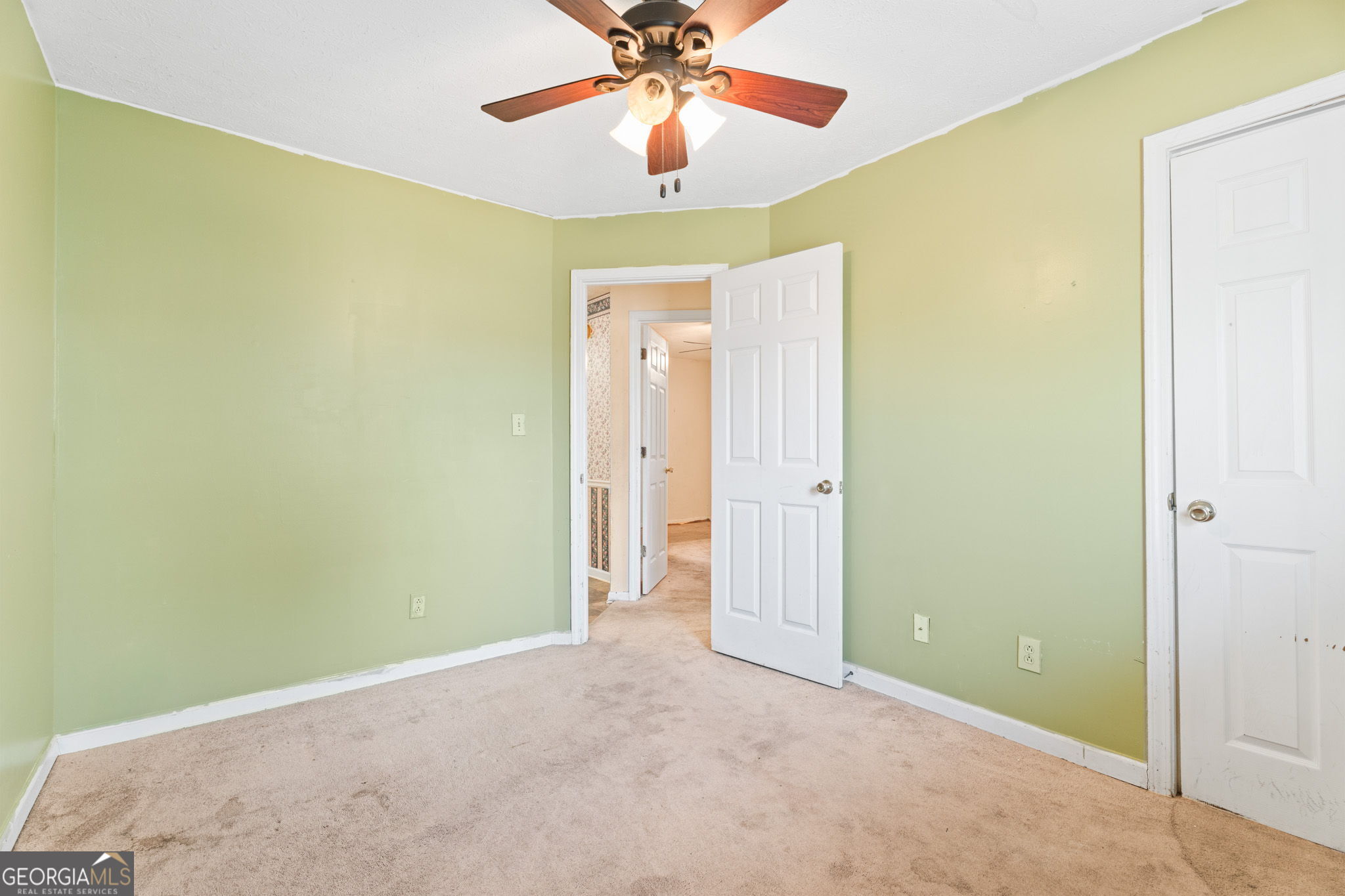 8 Oak Street Property Photo 13