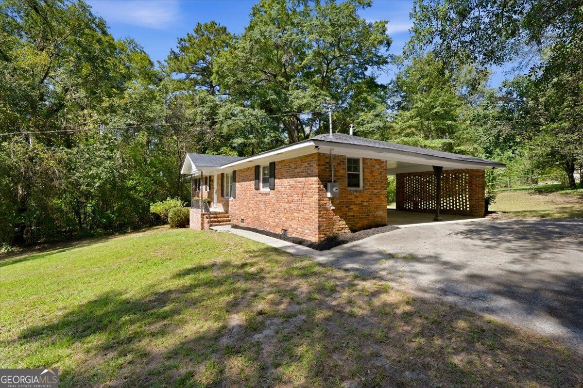 110 Connie Drive Property Photo 2