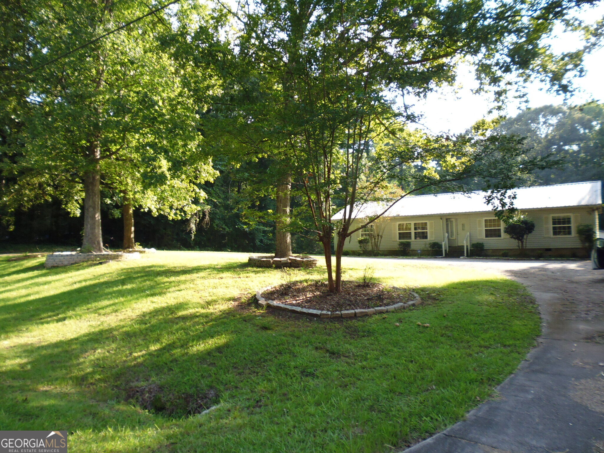 1217 Vaughn Road Property Photo 2