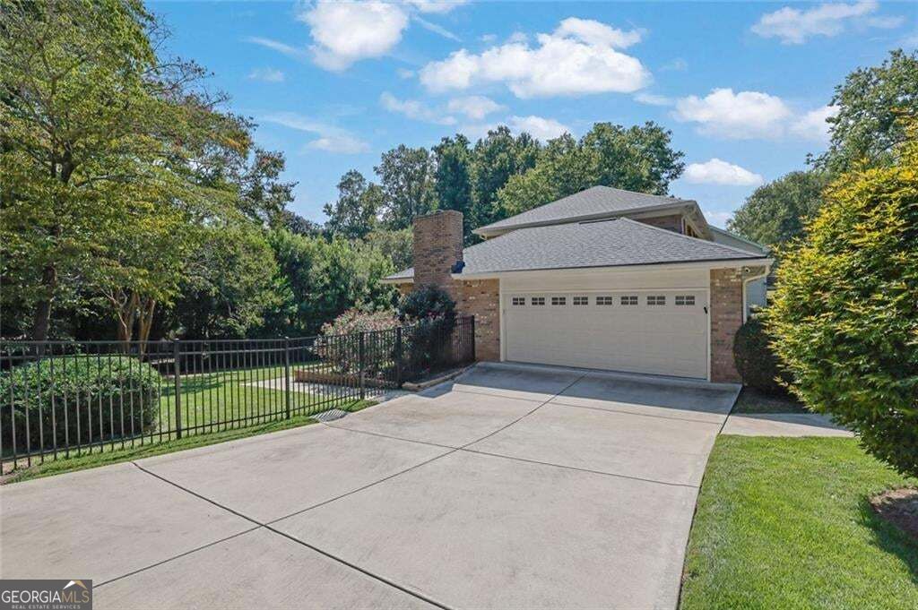 5179 Meadowlake Drive Property Photo 3