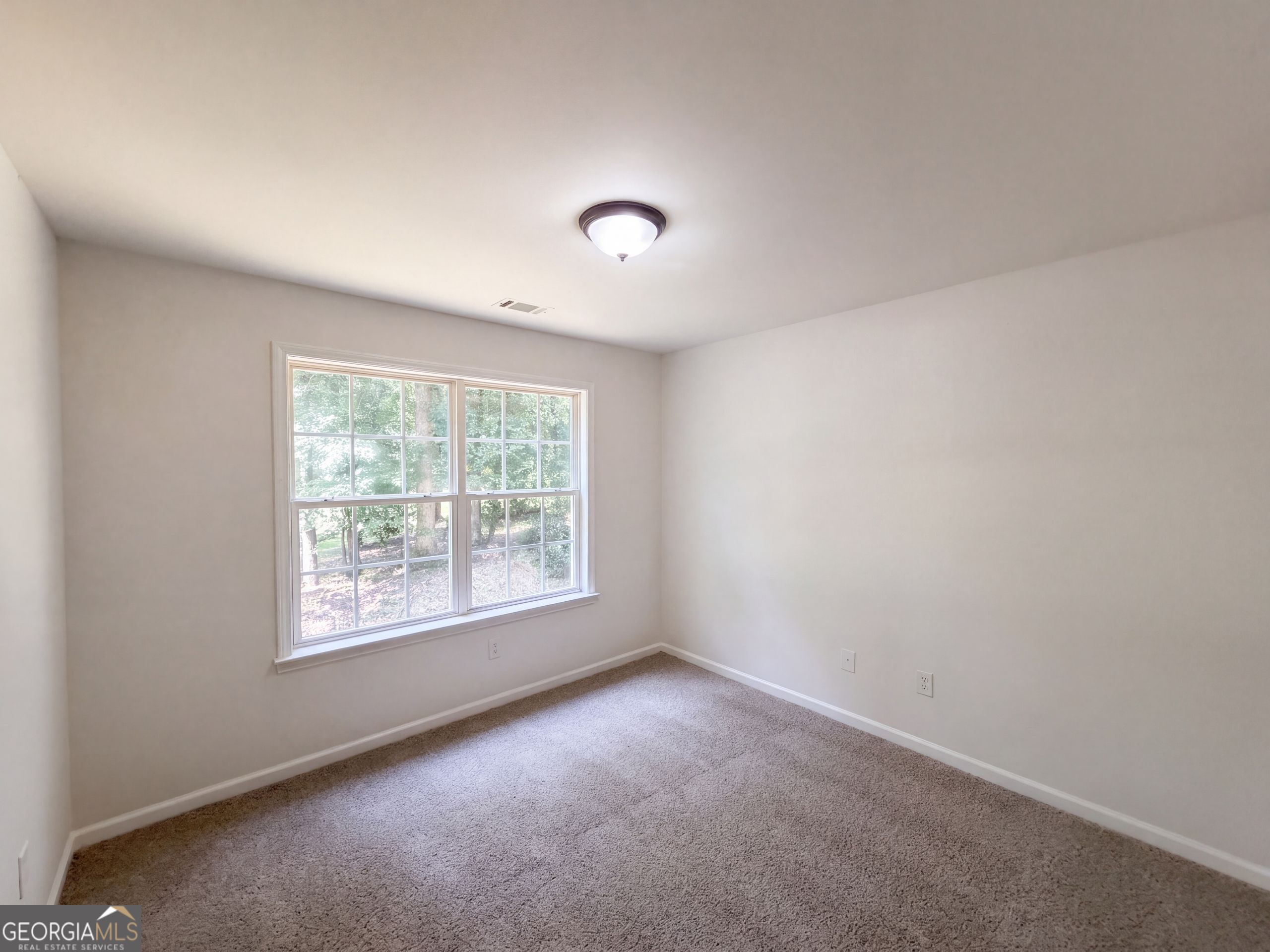 275 Btwn 245 & 275 Forrest Avenue Property Photo 15