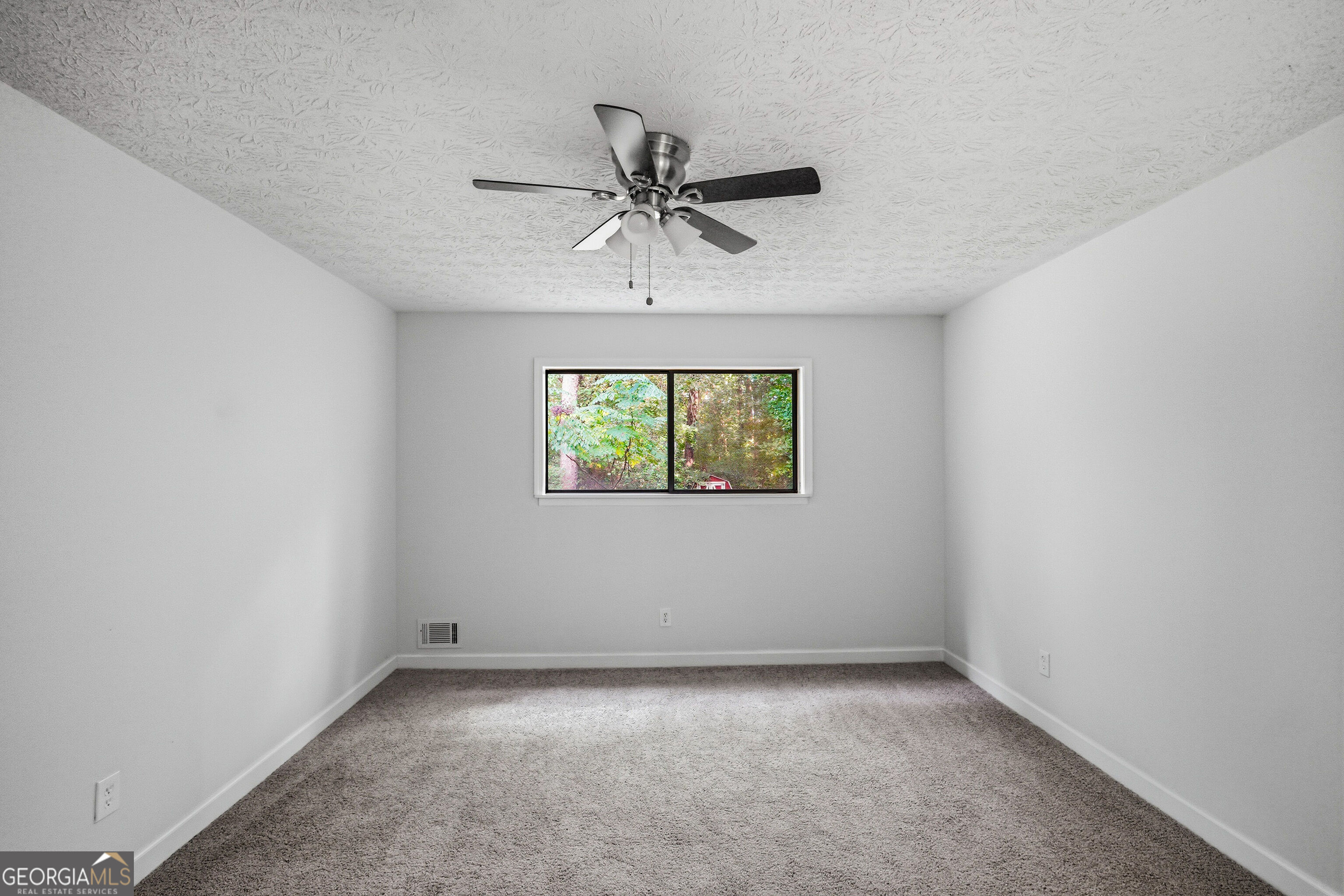 7052 Lodgepole Drive Property Photo 4