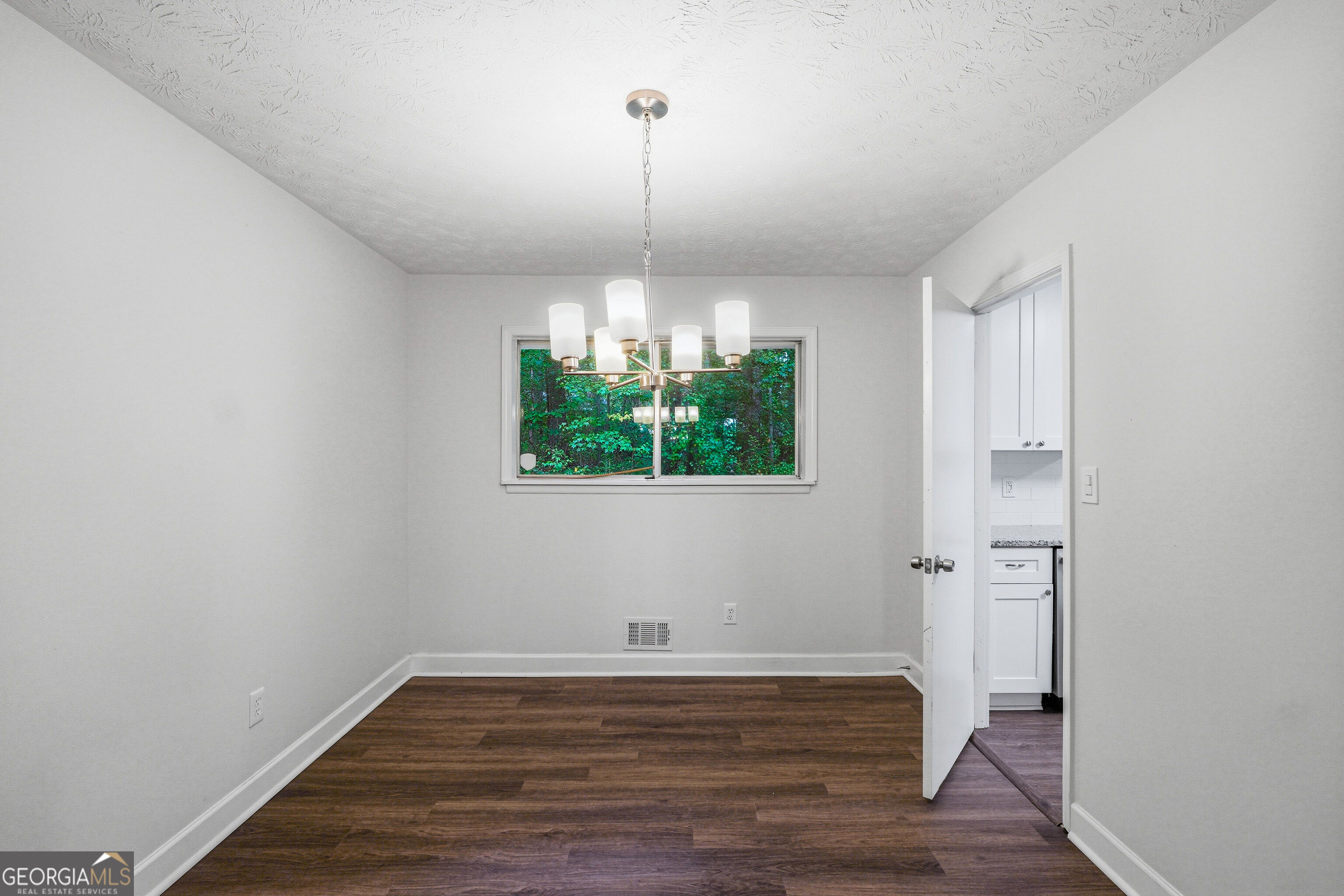7052 Lodgepole Drive Property Photo 8