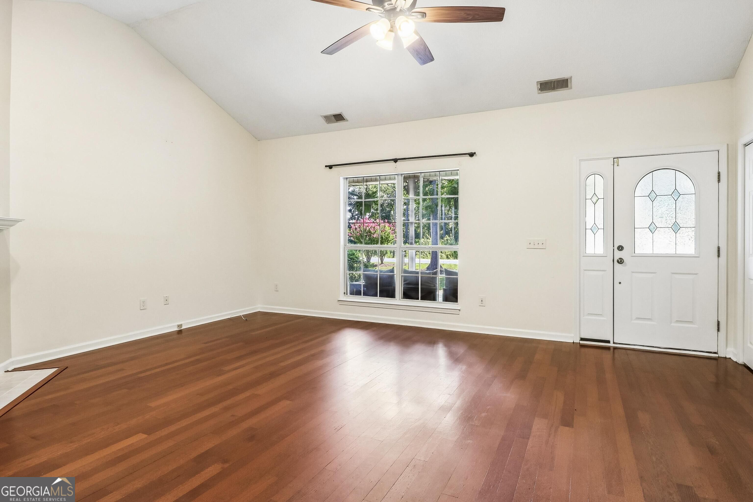 390 Central Avenue Property Photo 6