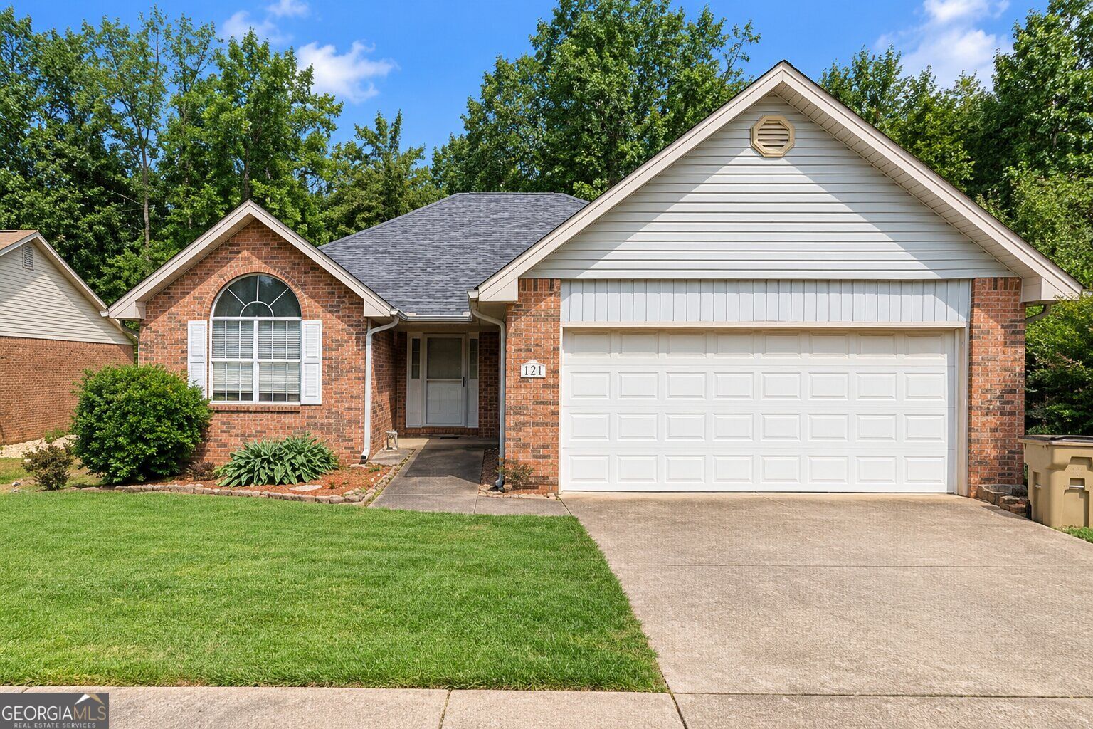 180 Oakwood Circle Property Photo 1