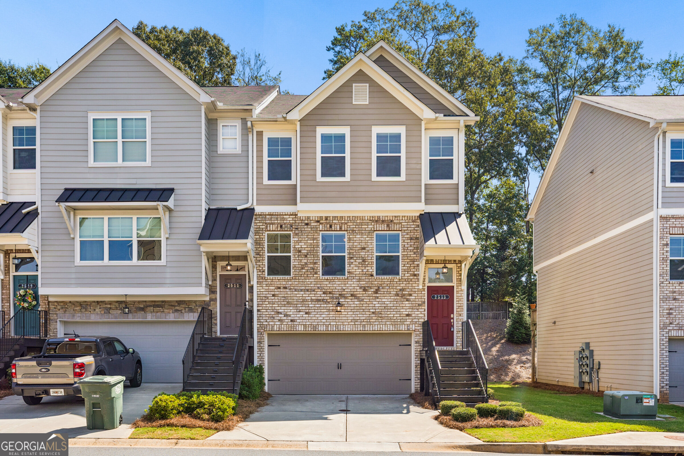 2513 Hedgeway Circle Property Photo 1