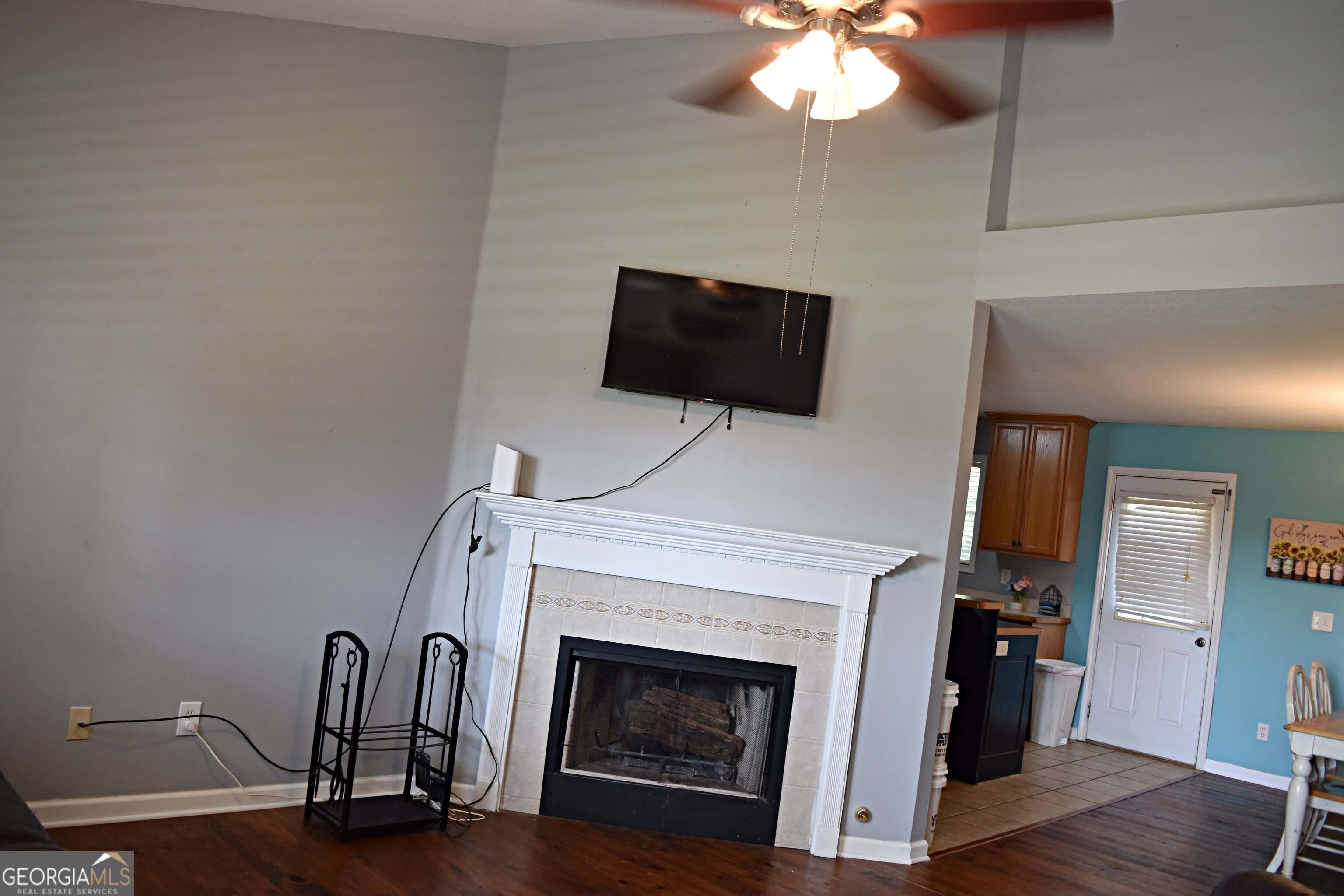 5923 Carter Street Property Photo 6