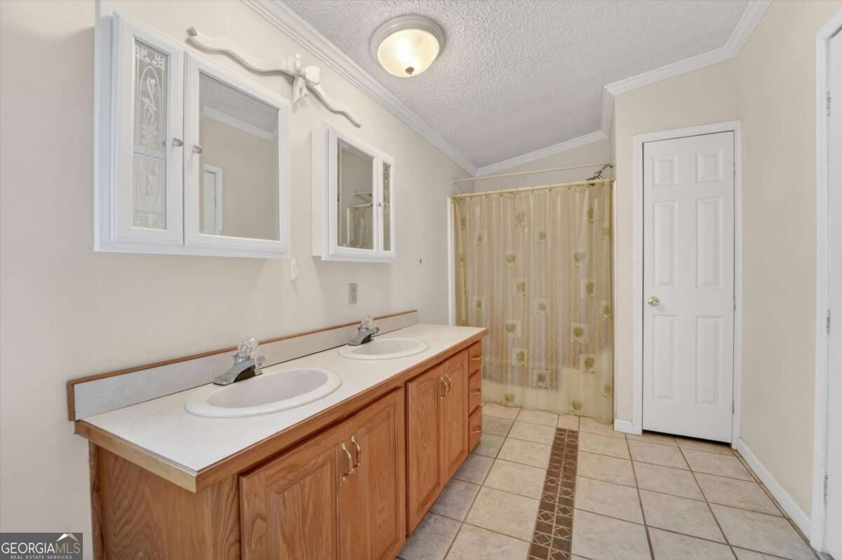 535 E 1st Street Property Photo 17