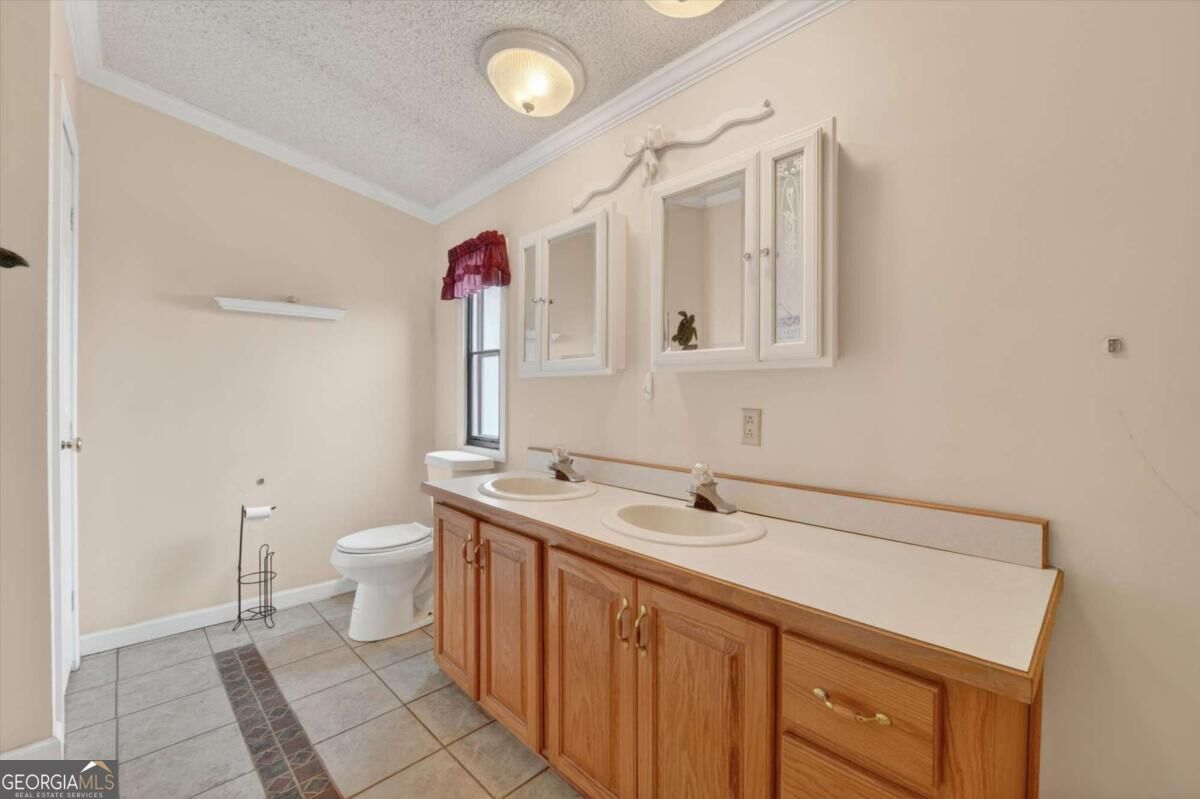 535 E 1st Street Property Photo 18