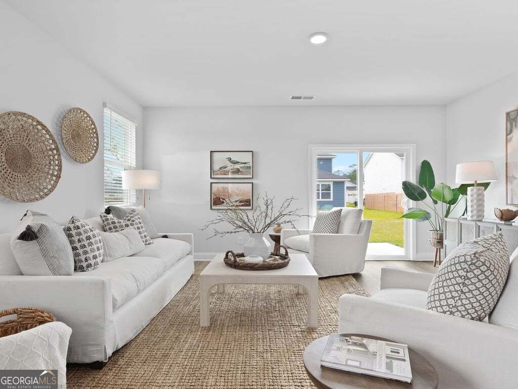 242 Hammersmith Landing Property Photo 3
