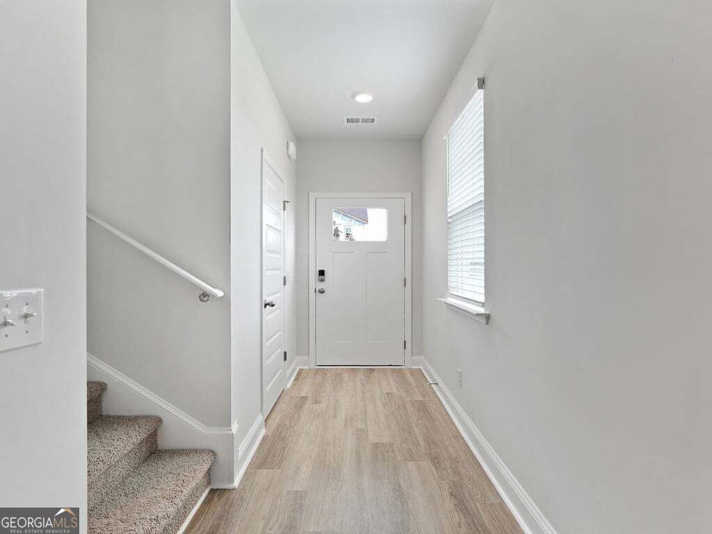 242 Hammersmith Landing Property Photo 4