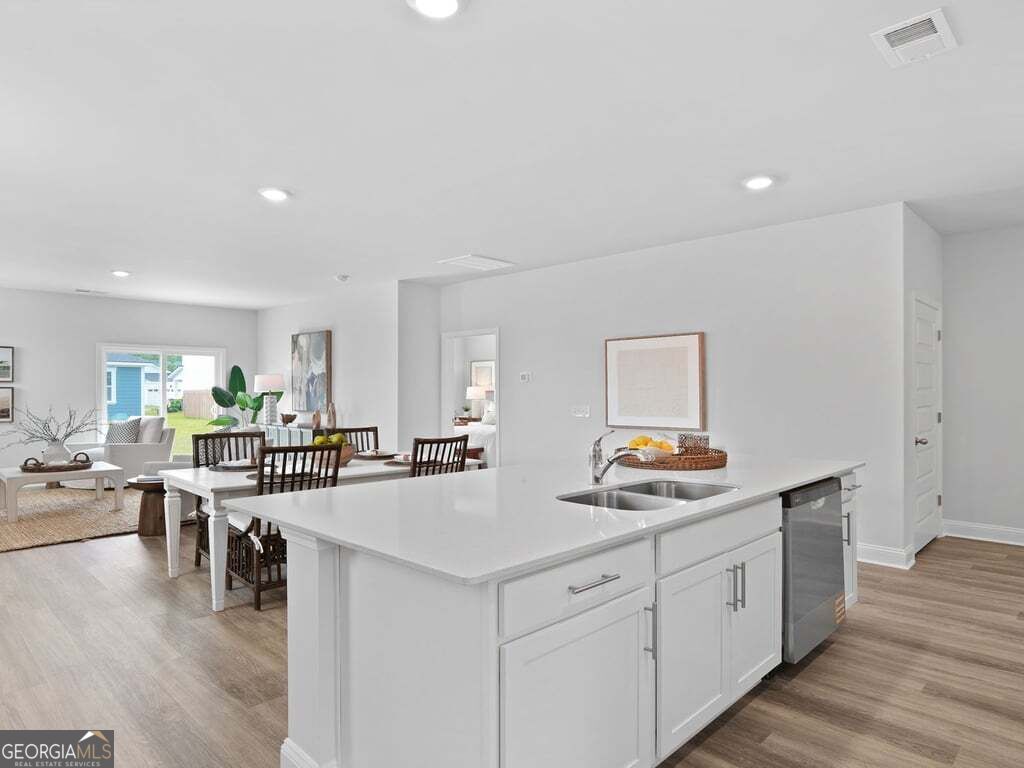 242 Hammersmith Landing Property Photo 8
