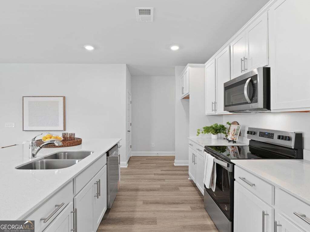 242 Hammersmith Landing Property Photo 11