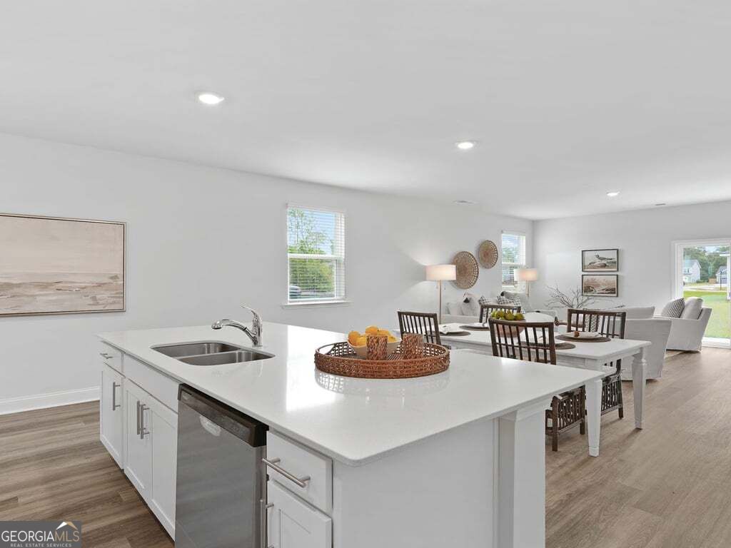 242 Hammersmith Landing Property Photo 14