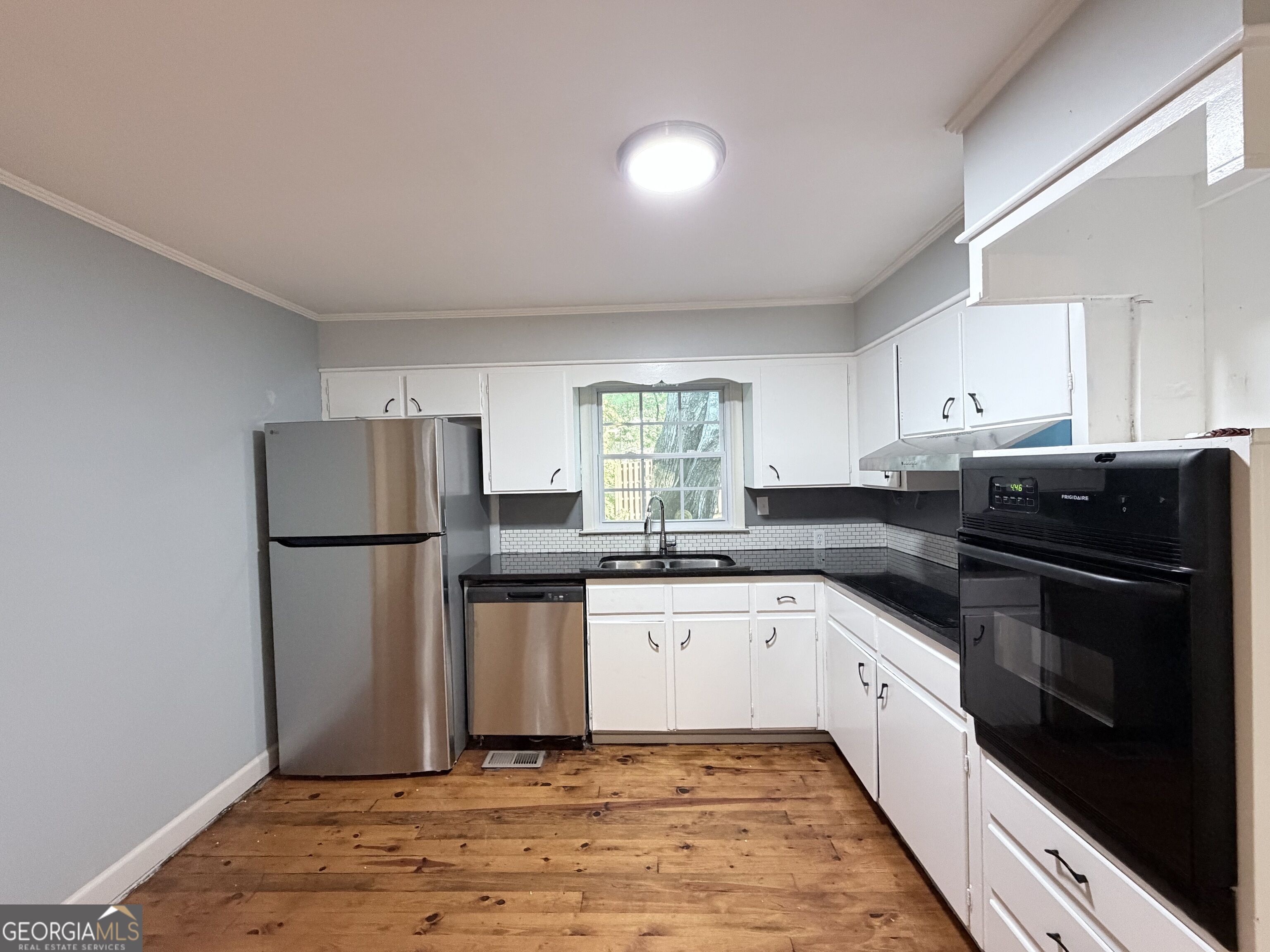 590 Benson Street Property Photo 4