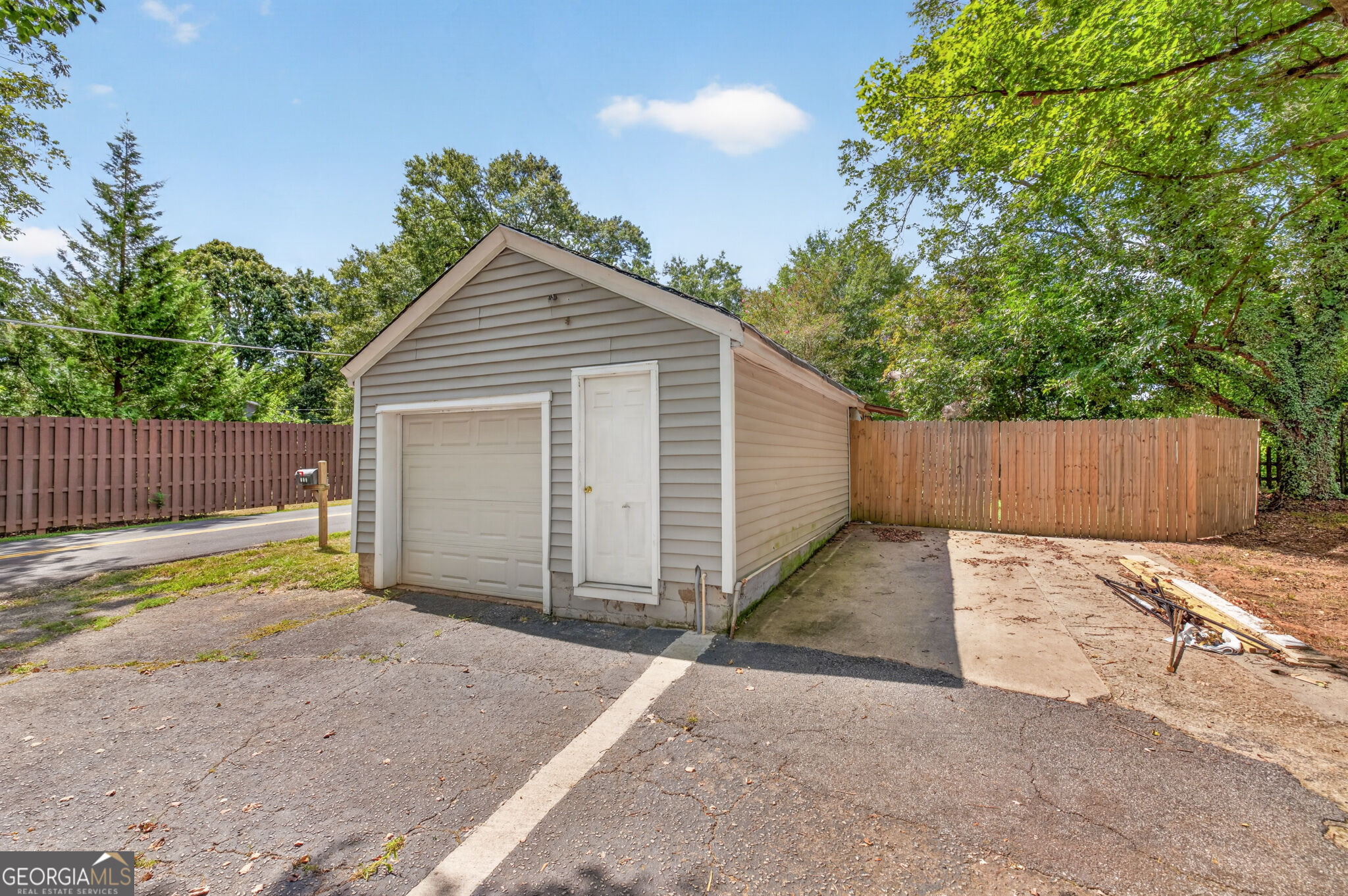 590 Benson Street Property Photo 38