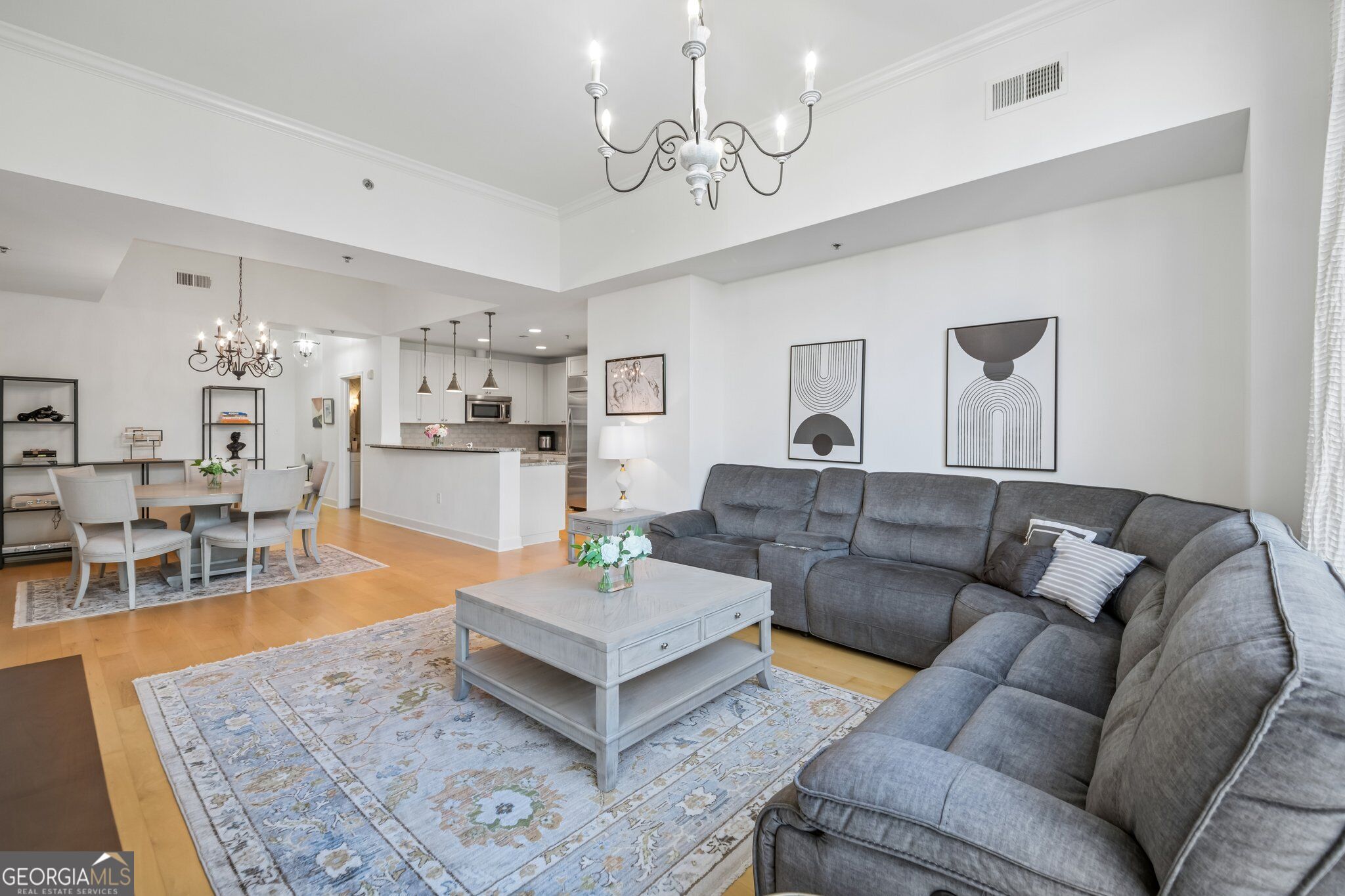 2795 Peachtree Road Ne # 405 Property Photo 1
