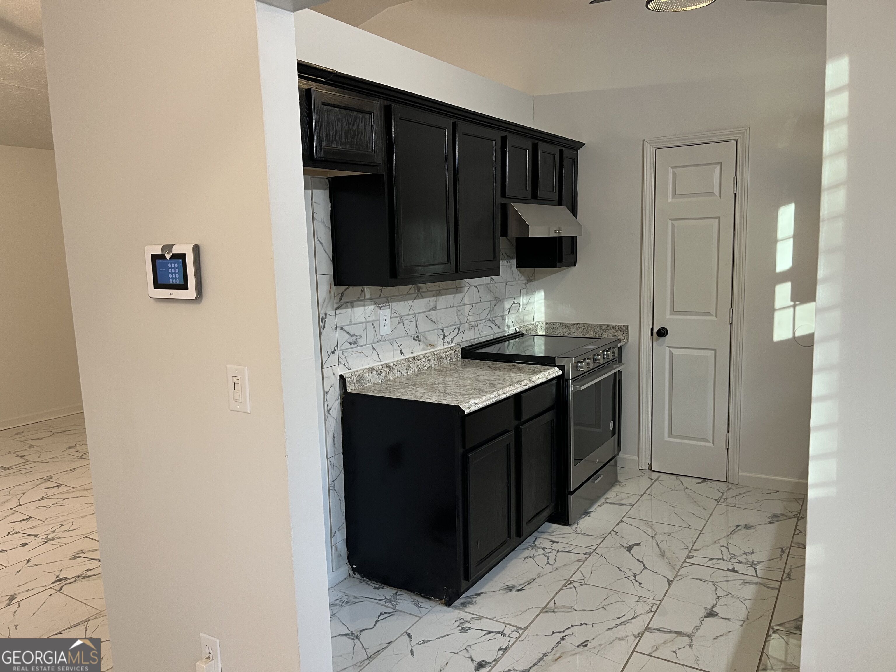 507 Lakeshore Drive Property Photo 5