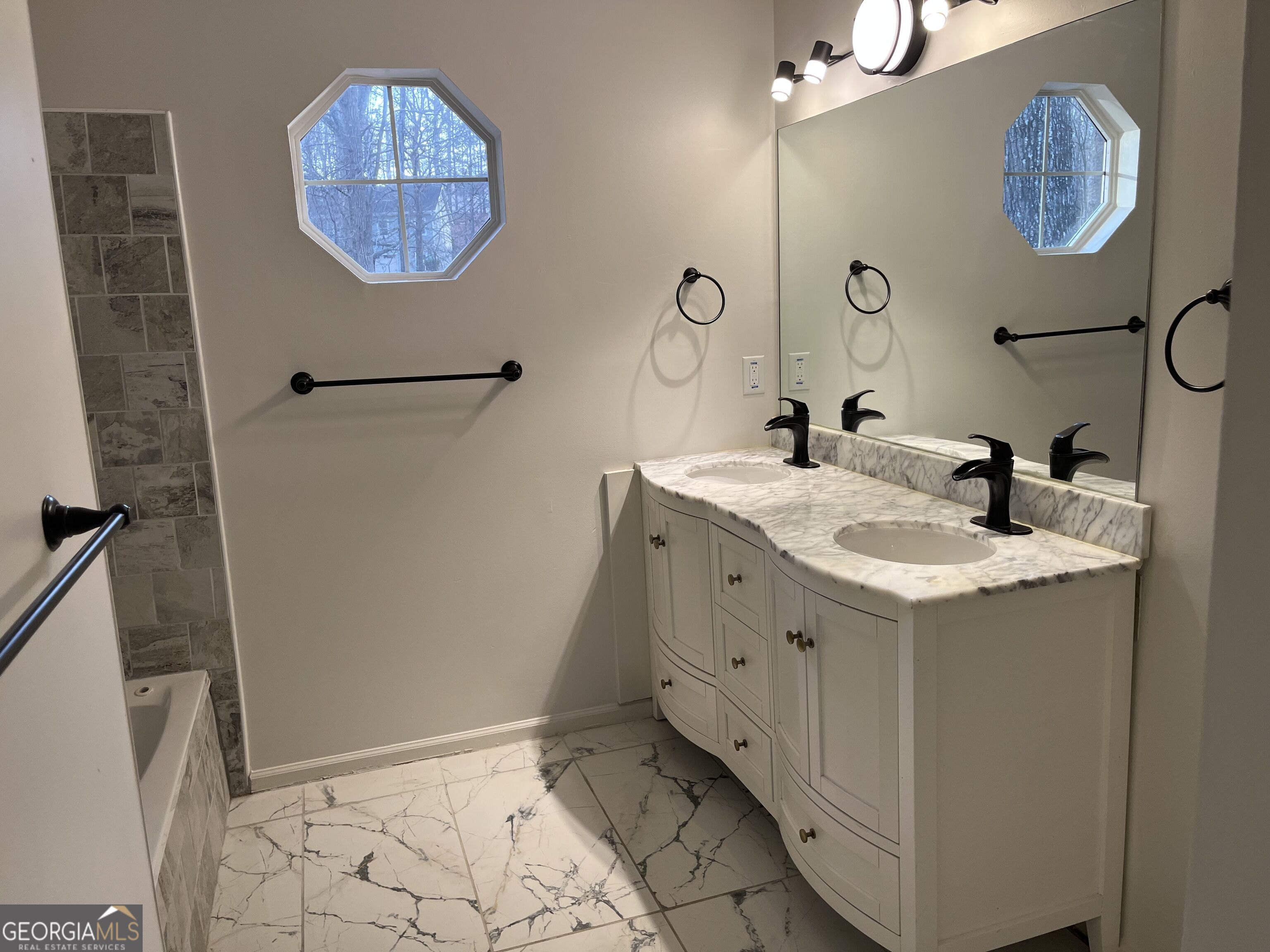507 Lakeshore Drive Property Photo 9